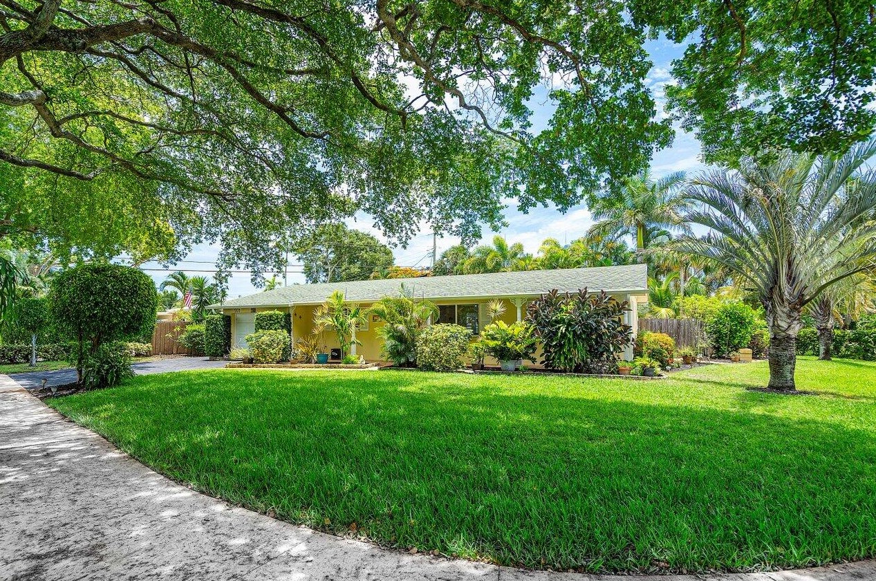 701 Gumtree Rd, West Palm Beach, FL 33408-4009