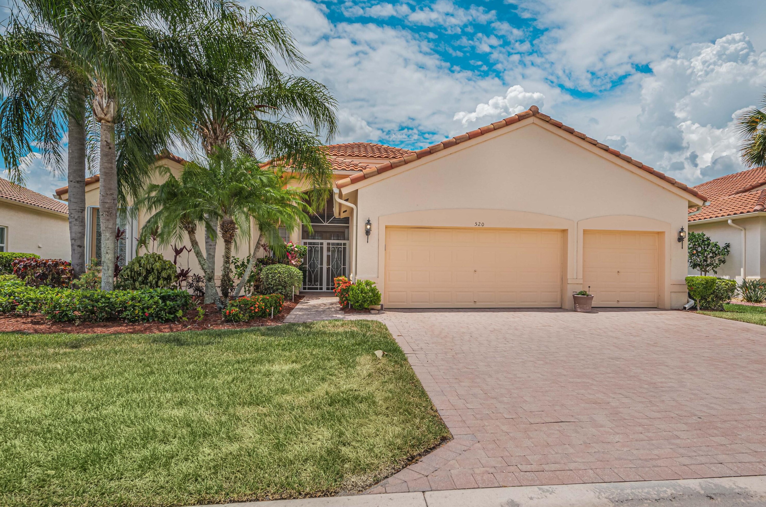 520 Blue Lake Dr, Fort Pierce, FL 34986-2650