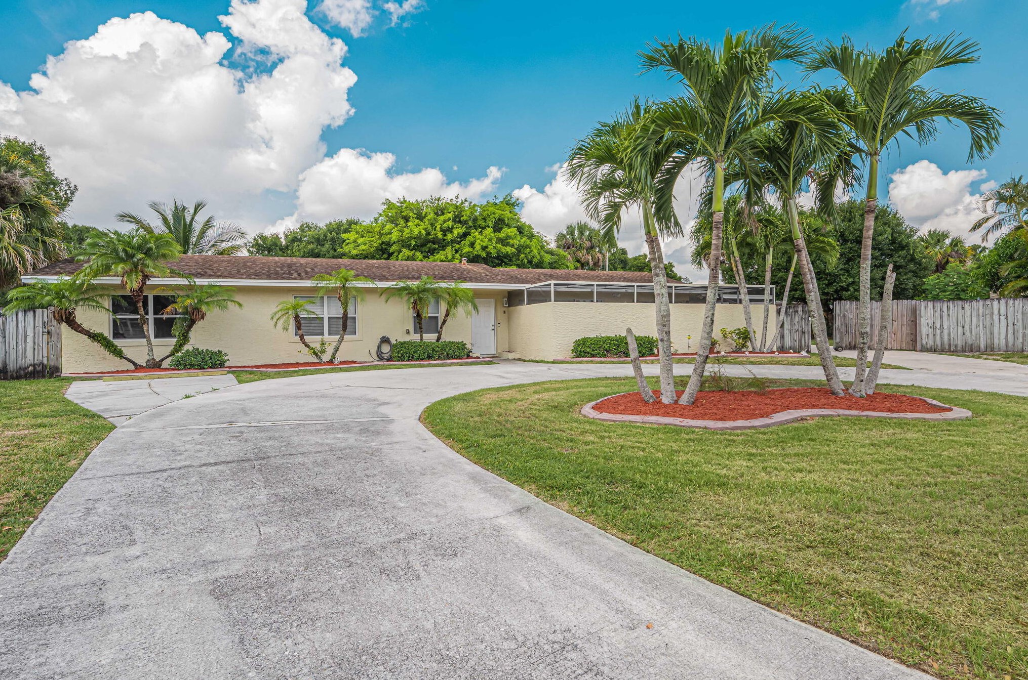 2027 Esplanade Ave, Fort Pierce, FL 34982-5669