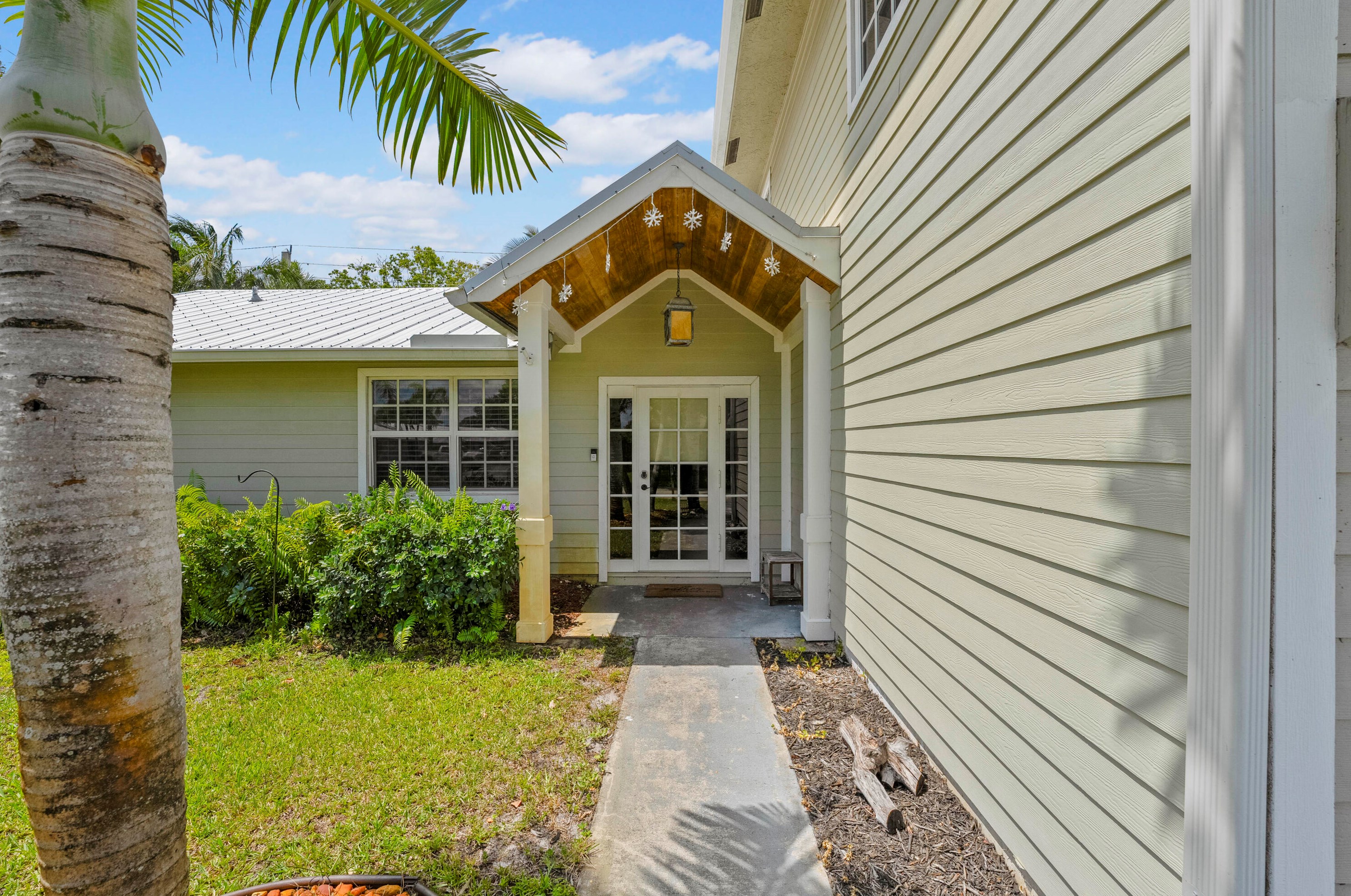 2420 15th Ter, Palm City, FL 34990-2102