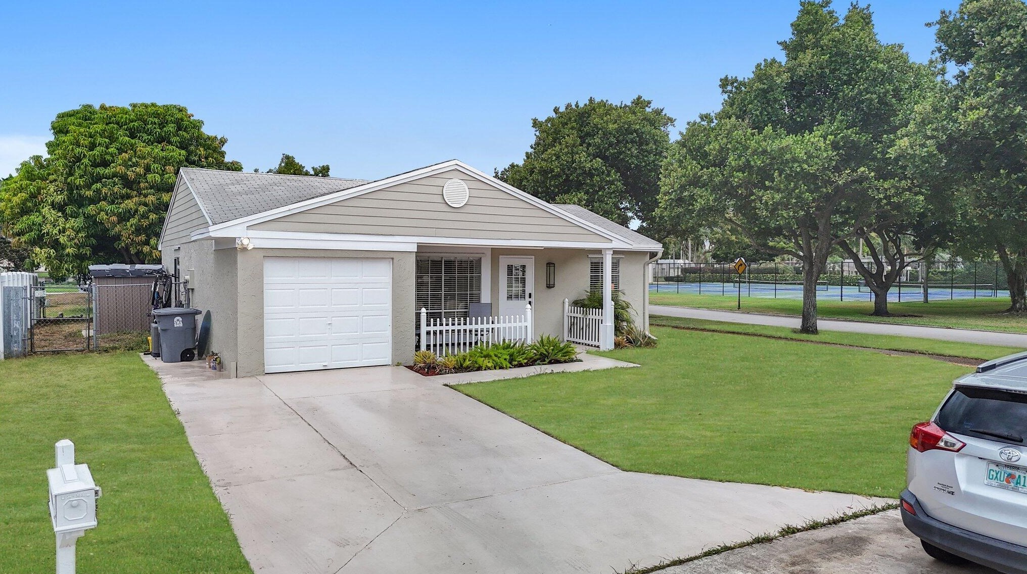 8269 Huntsman Pl, Boca Raton, FL 33433-7625