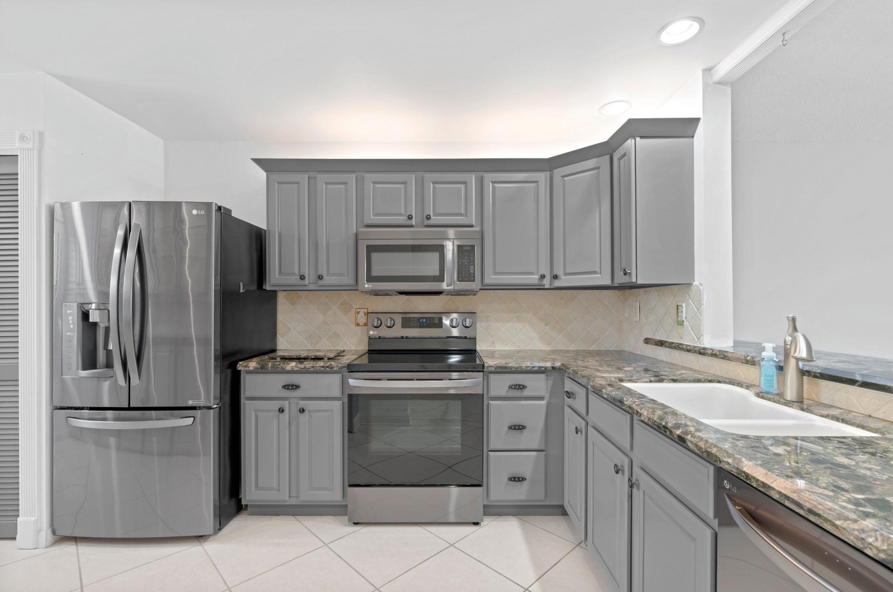 2916 Sw 22nd Cir #202f, Delray Beach, FL 33445