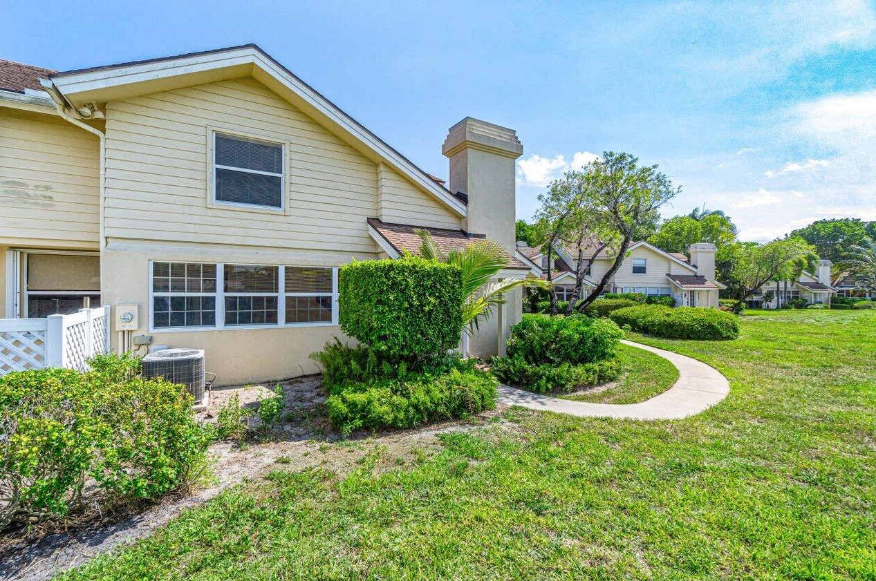 8114 Northboro Ct, West Palm Beach, FL 33406-8463