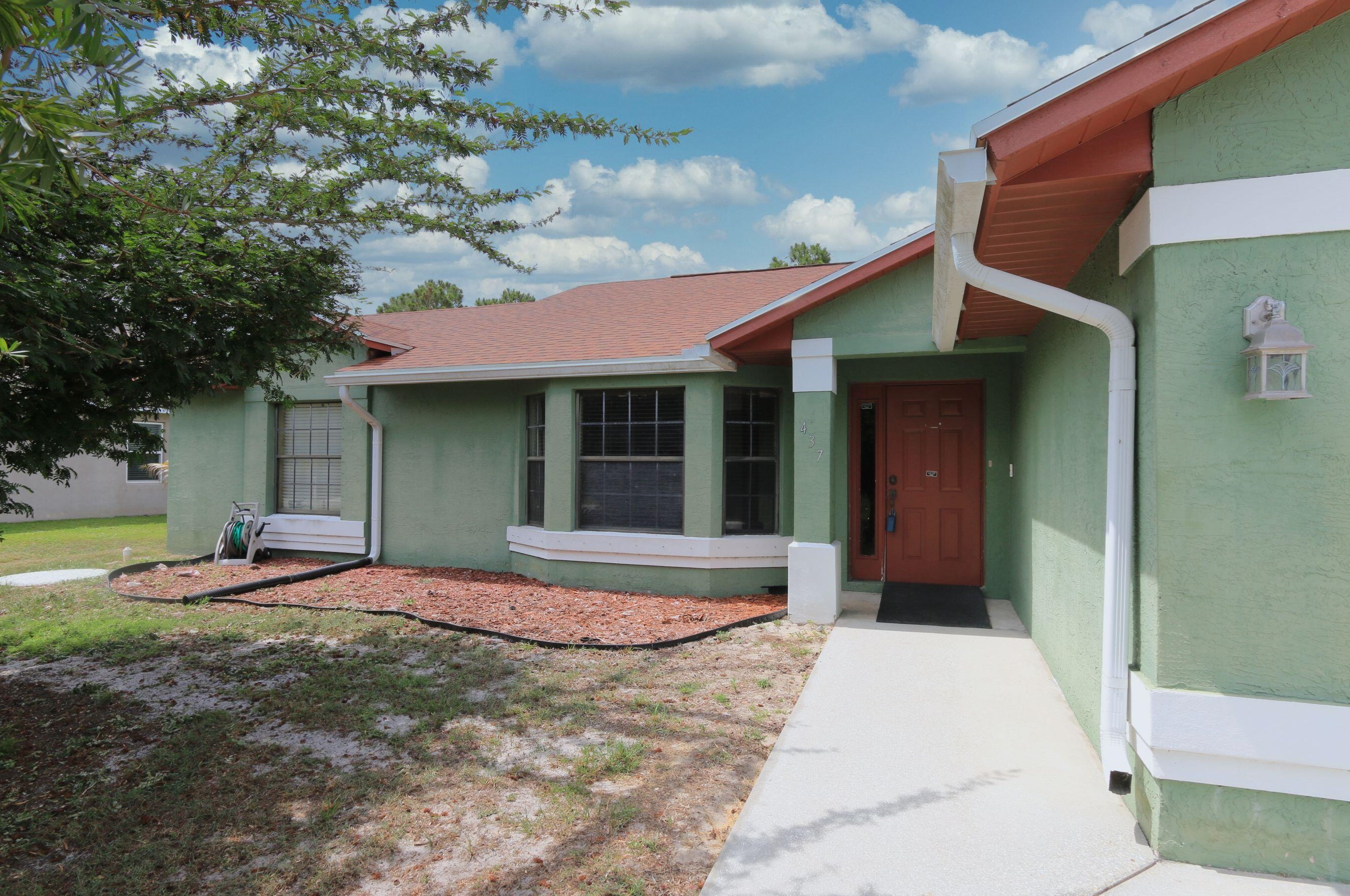 437 Dahled Ave, Fort Pierce, FL 34953-4027
