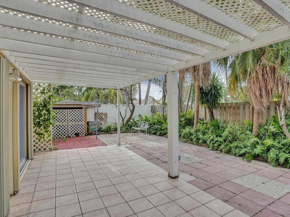 3124 Spanish Trl, Delray Beach FL  33483-4711 exterior