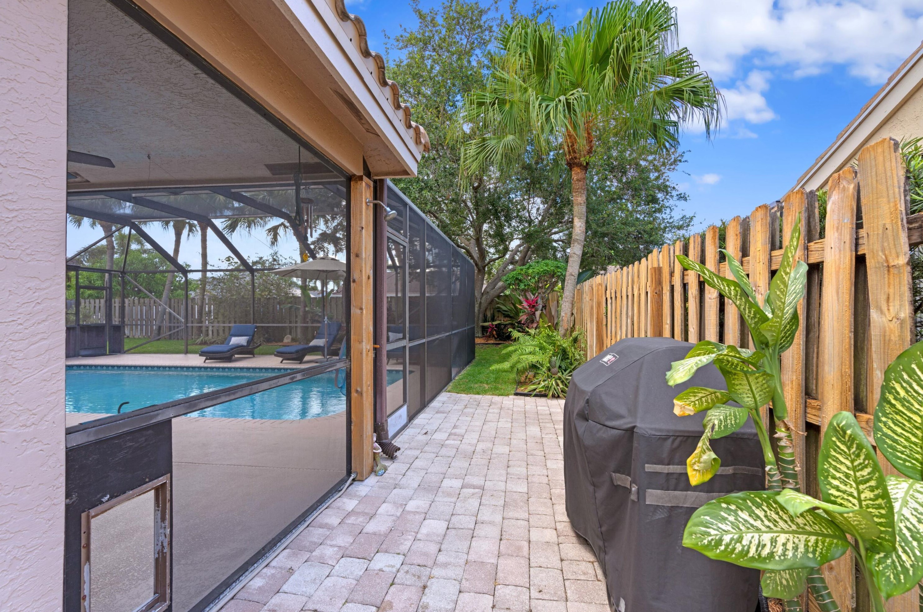 5665 Descartes Cir, Boynton Beach FL 33472-2427 exterior