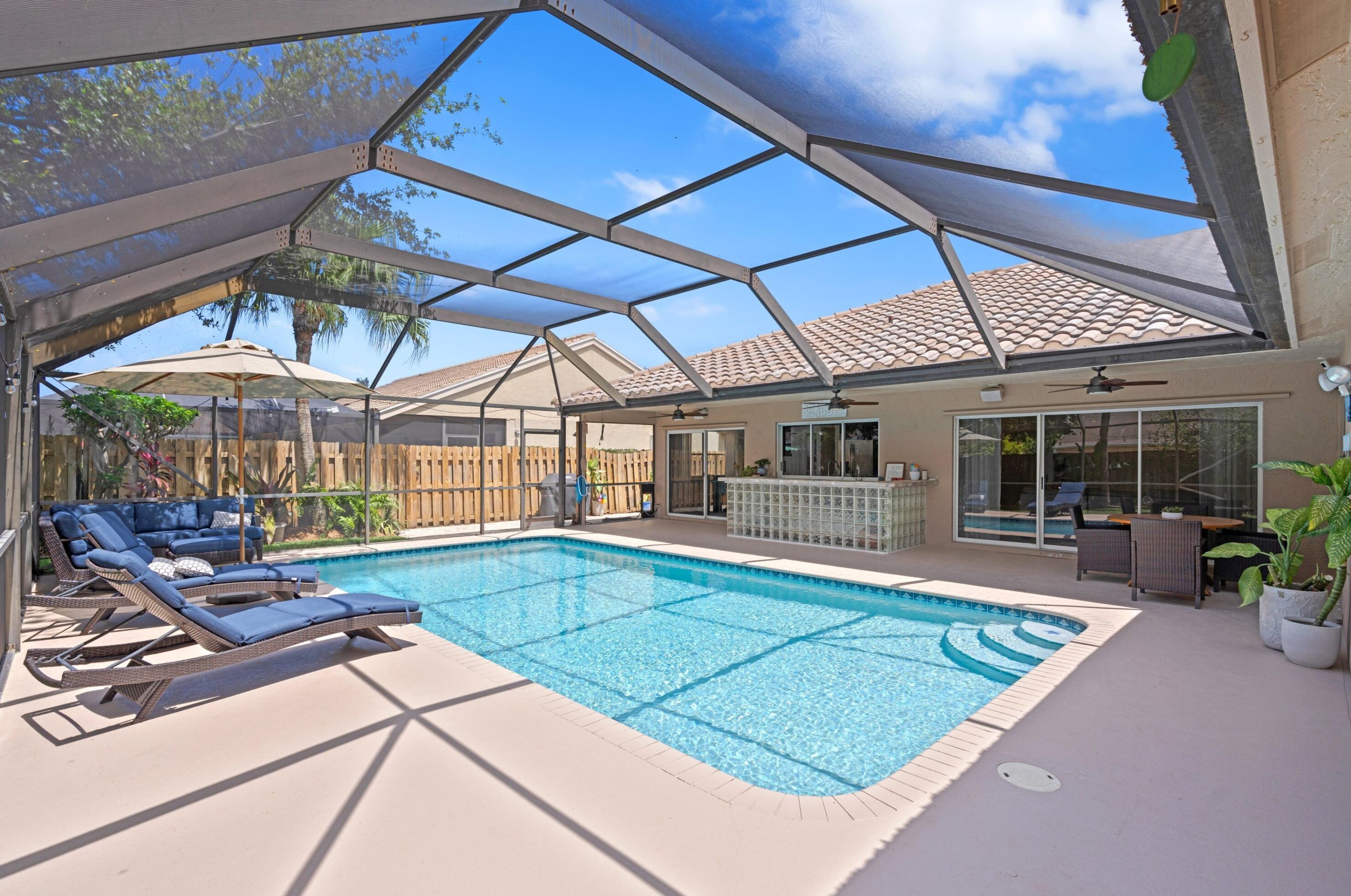 5665 Descartes Cir, Boynton Beach FL 33472-2427 exterior