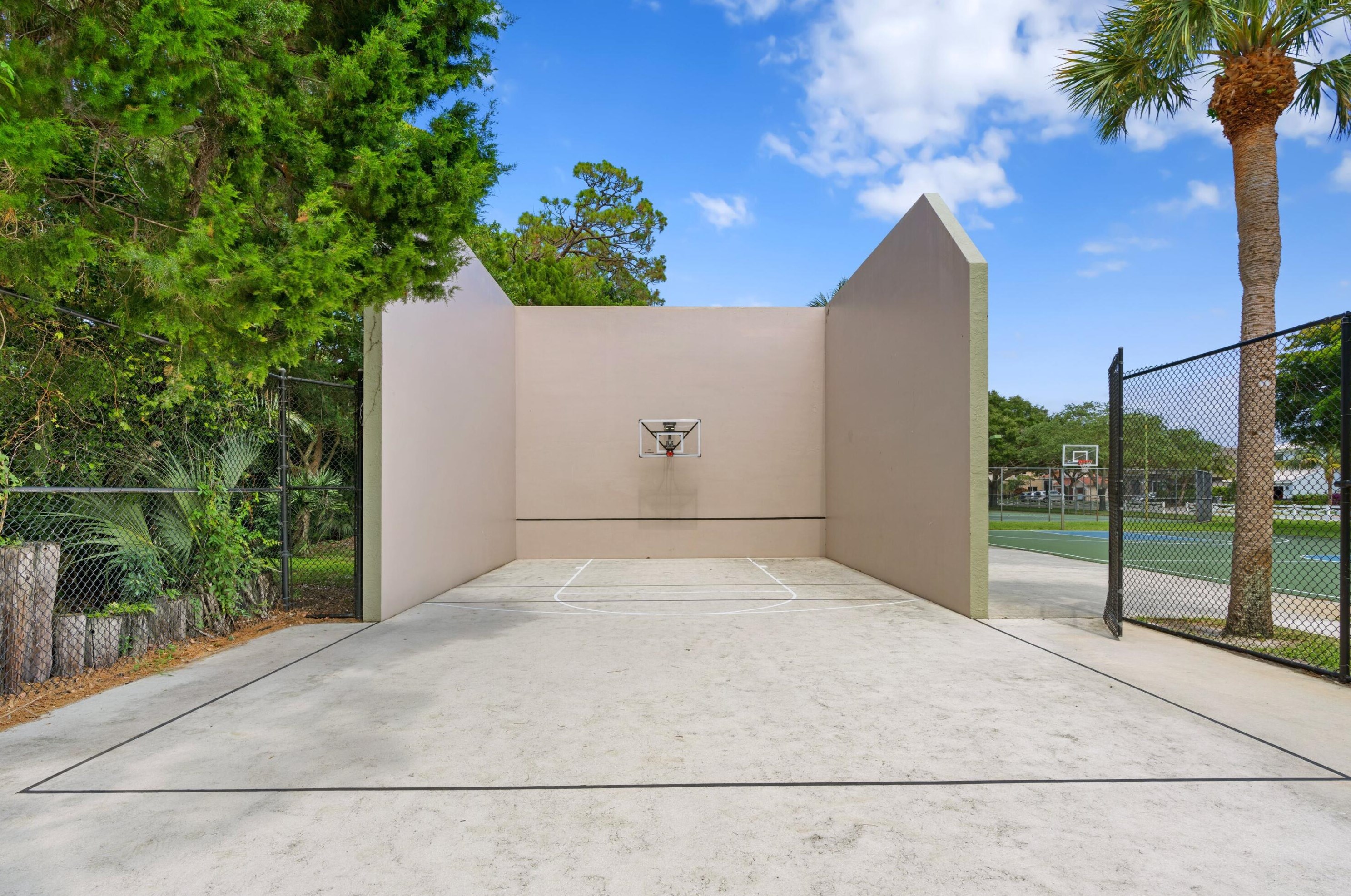 5665 Descartes Cir, Boynton Beach FL 33472-2427 exterior