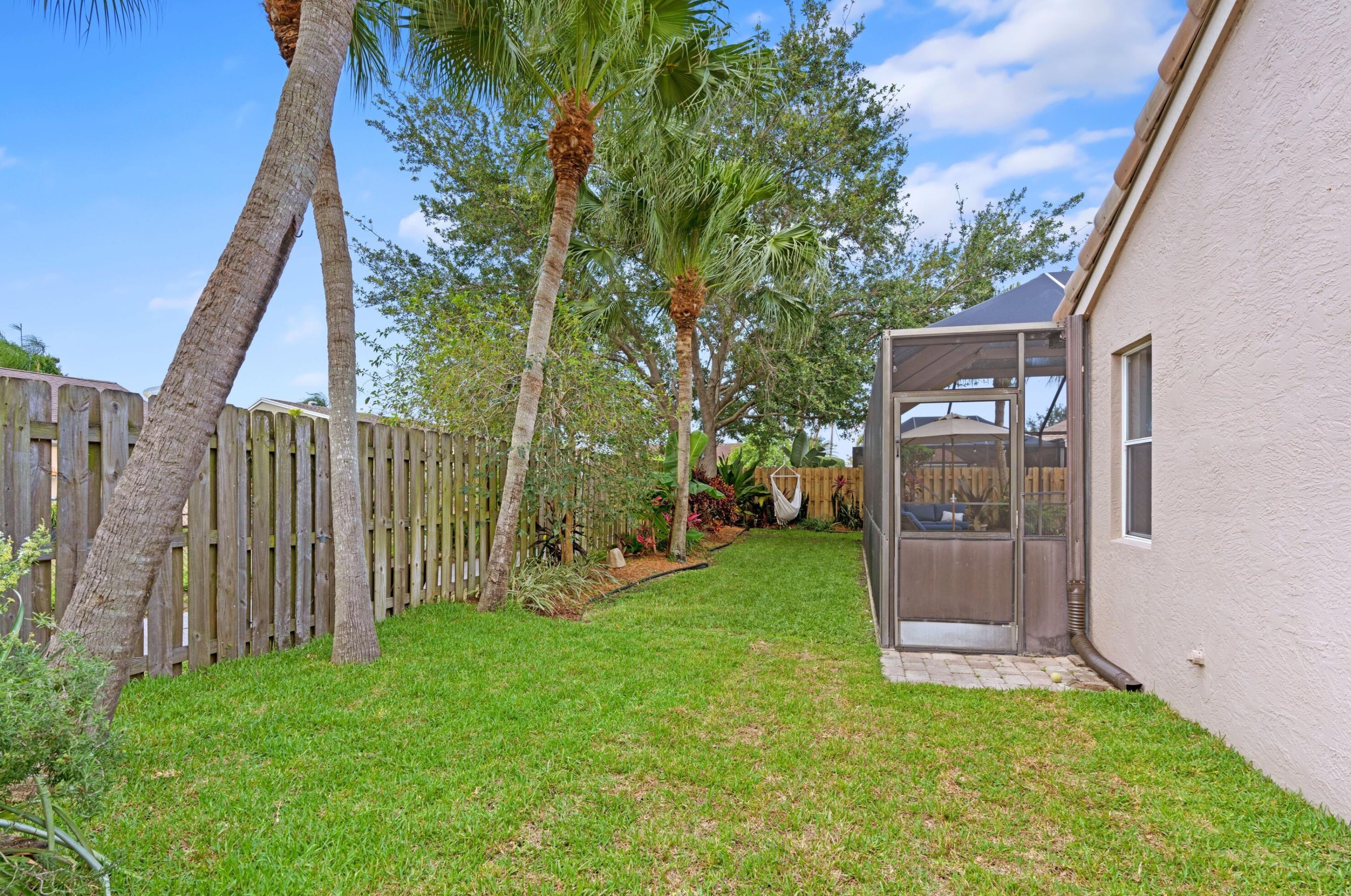 5665 Descartes Cir, Boynton Beach FL 33472-2427 exterior