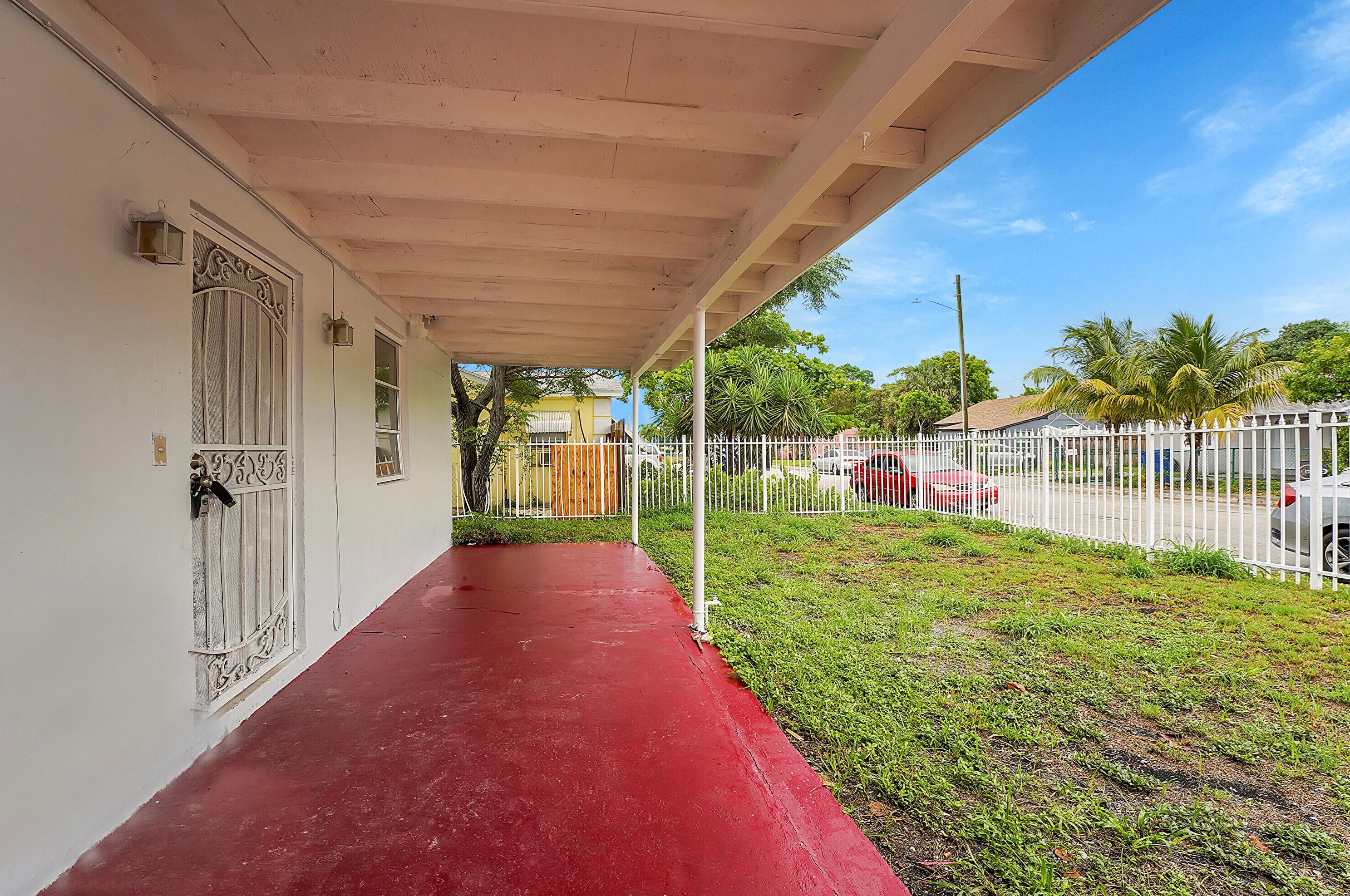 578 2nd St, West Palm Beach, FL 33404-7616