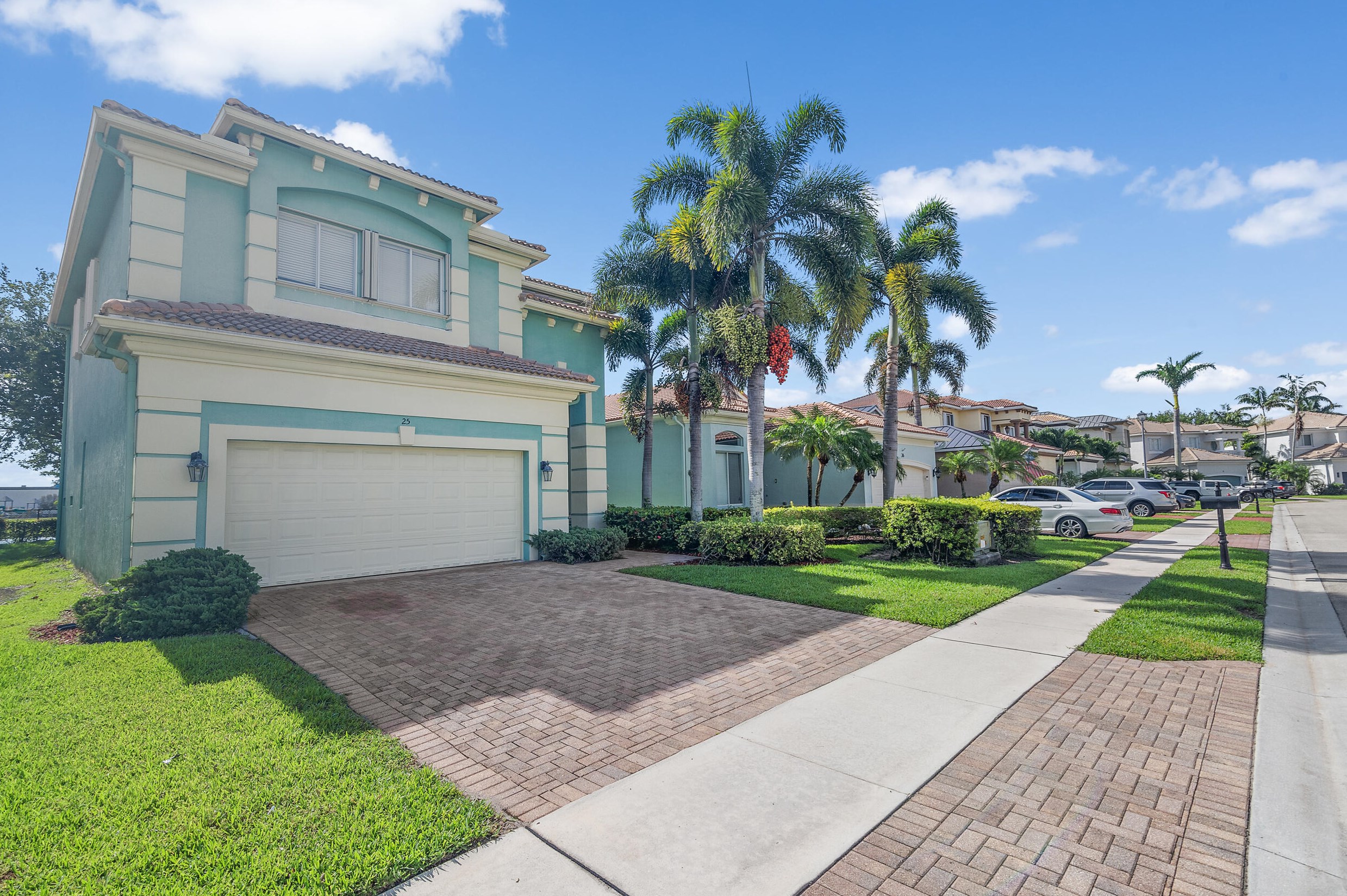 25 Country Lake Cir, Boynton Beach, FL 33436-6200