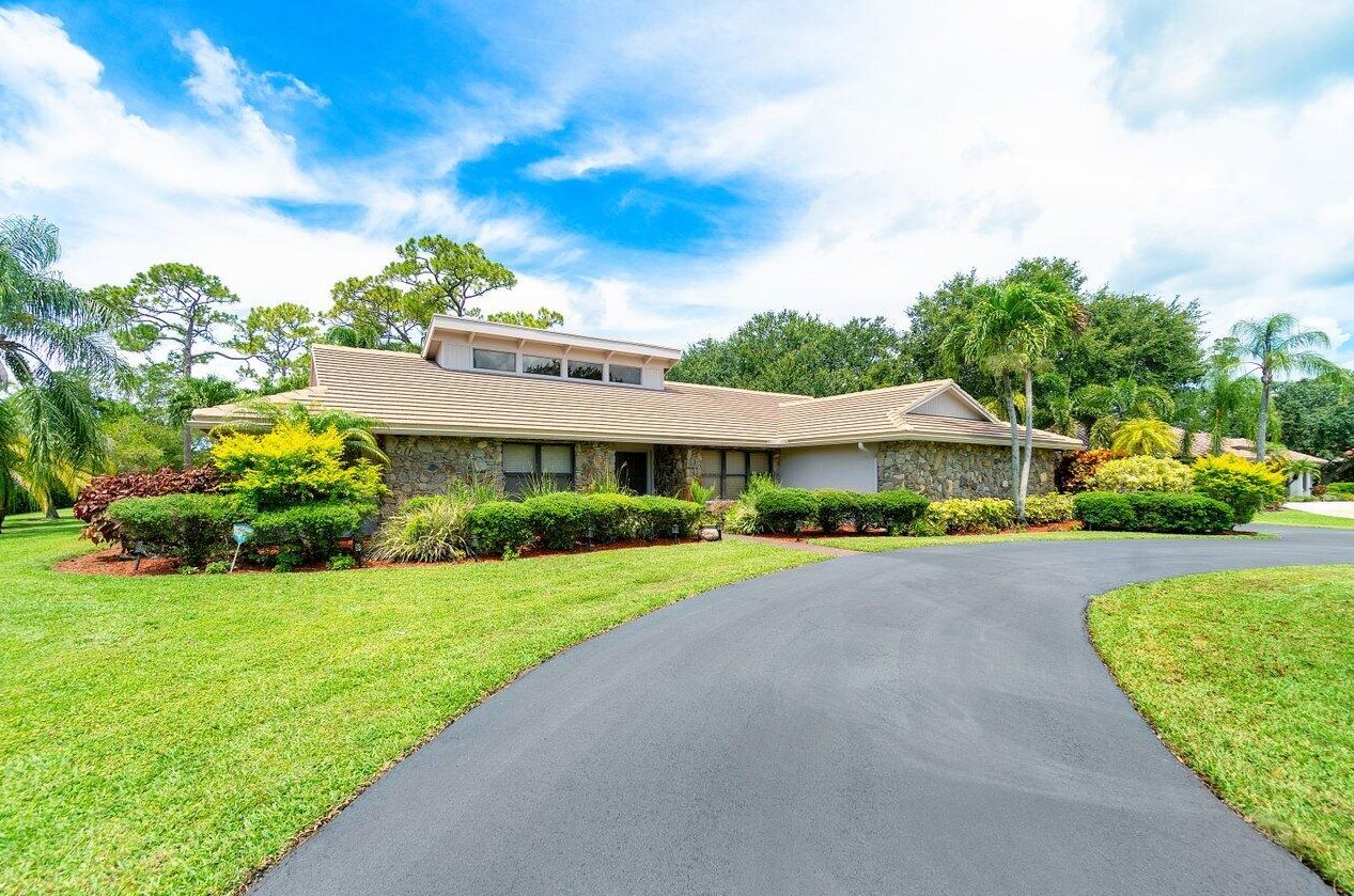 9405 Dundee Dr, Lake Worth, FL 33467