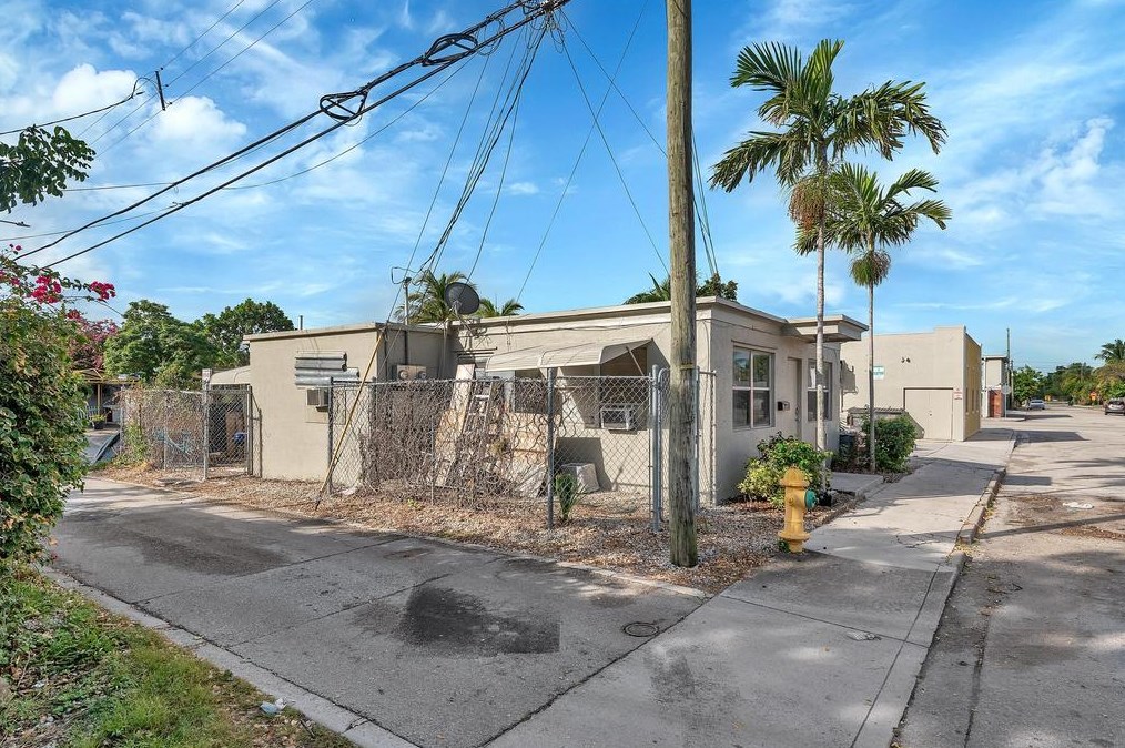 813 9th Ave N #a, Lake Worth, FL 33460