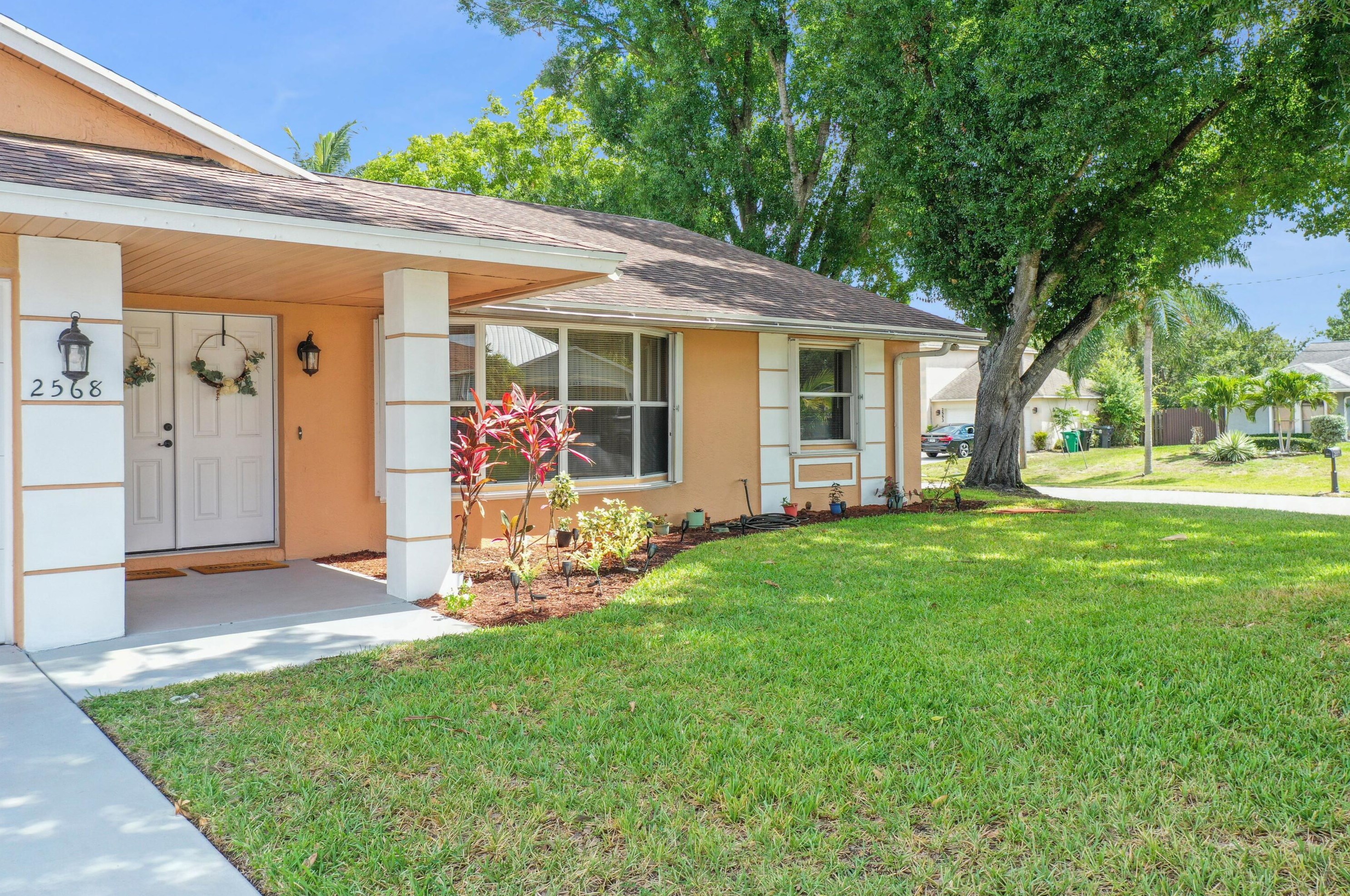 2568 Grotto Cir, Fort Pierce, FL 34953-2926