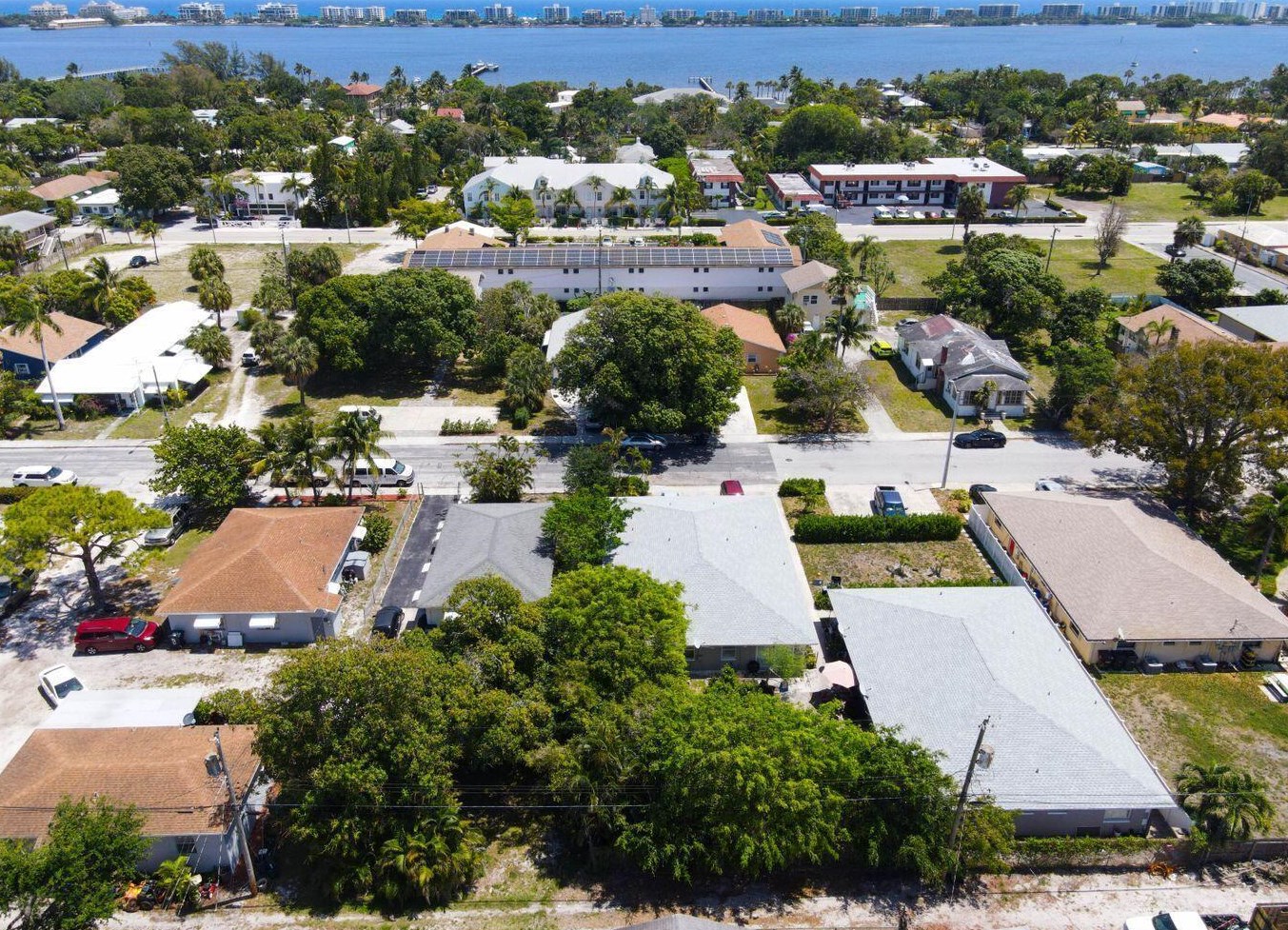 909 S N St, Lake Worth, FL 33460
