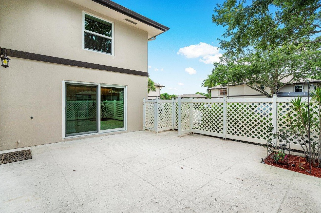 5 Amherst Ct, West Palm Beach, FL 33411-7912