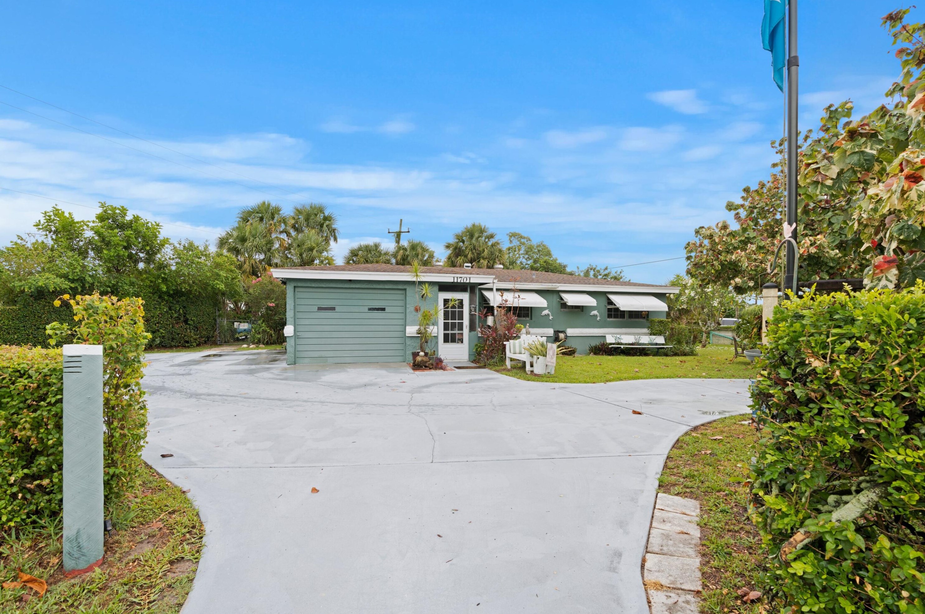 11701 Oleander Dr, West Palm Beach, FL 33411-7627