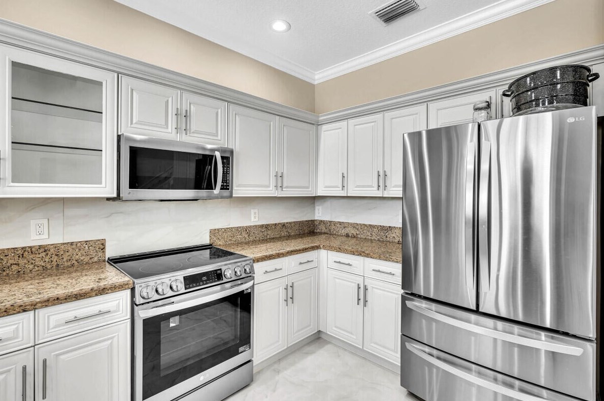 9055 Picot Ct, Boynton Beach FL 33472-2464 exterior