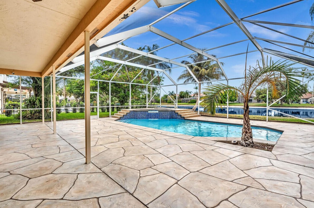 9055 Picot Ct, Boynton Beach FL 33472-2464 exterior