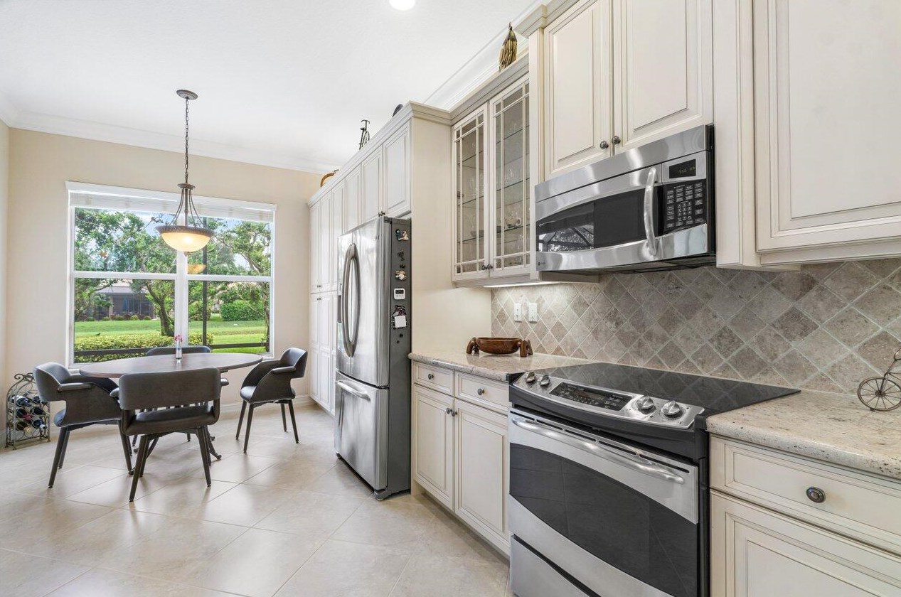 9057 Meridian View Isle, Boynton Beach FL  33473-4808 exterior