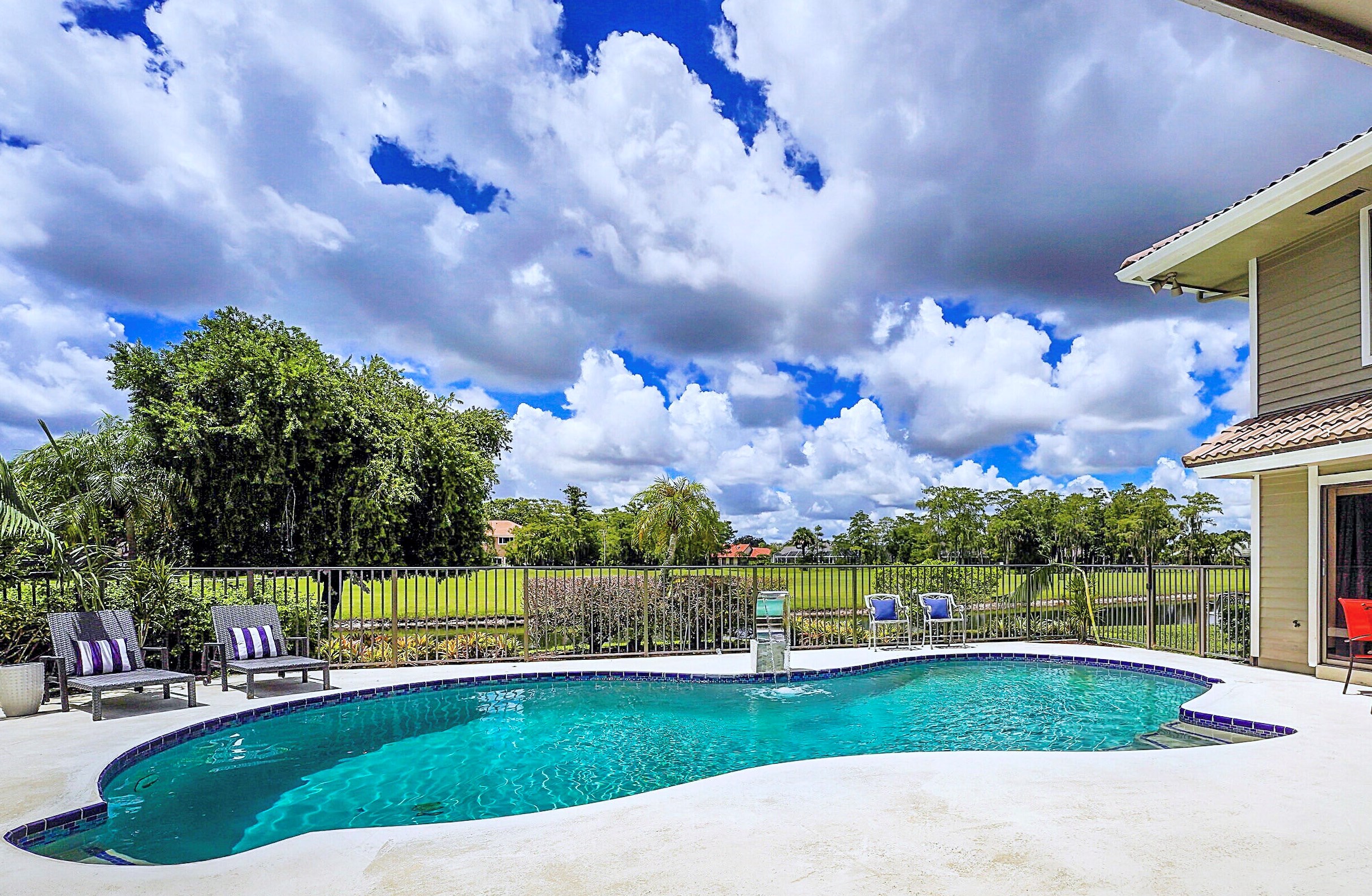 18 Sheldrake Ln, West Palm Beach, FL 33418