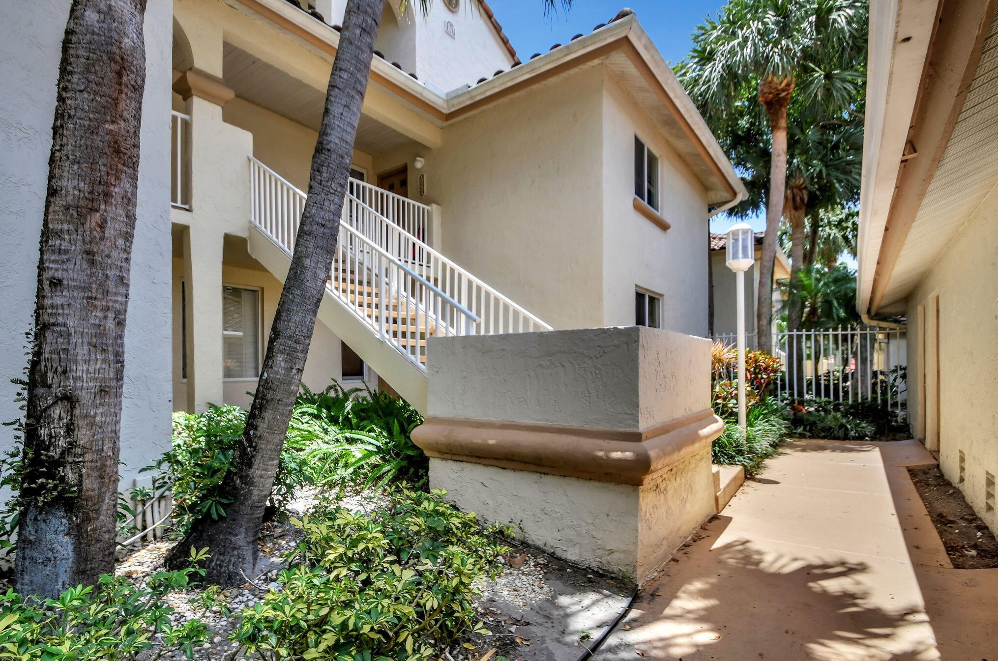 10204 Glenmoor Dr, West Palm Beach, FL 33409-2806