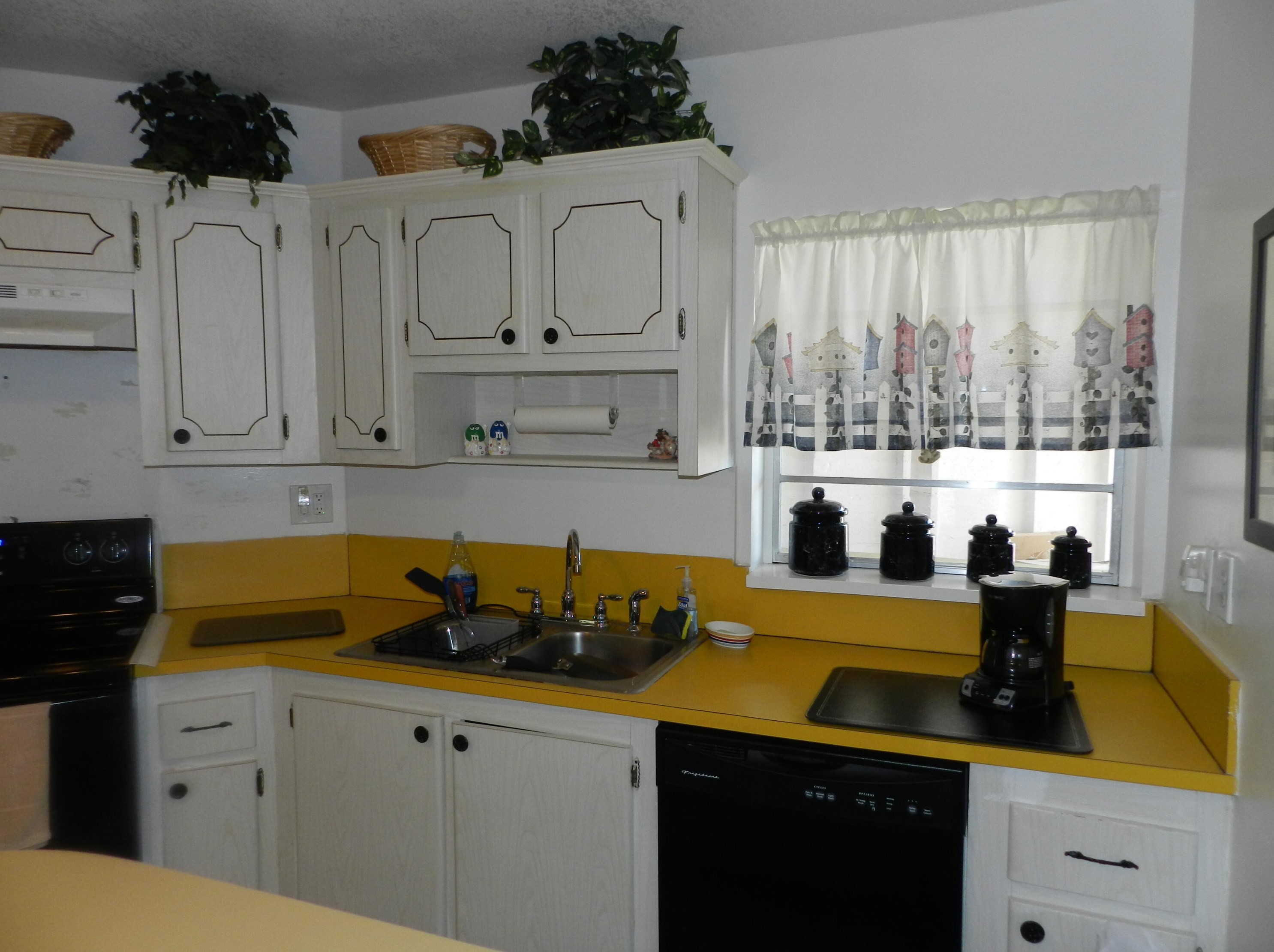 4 Greenway Village N #105, West Palm Beach, FL 33411