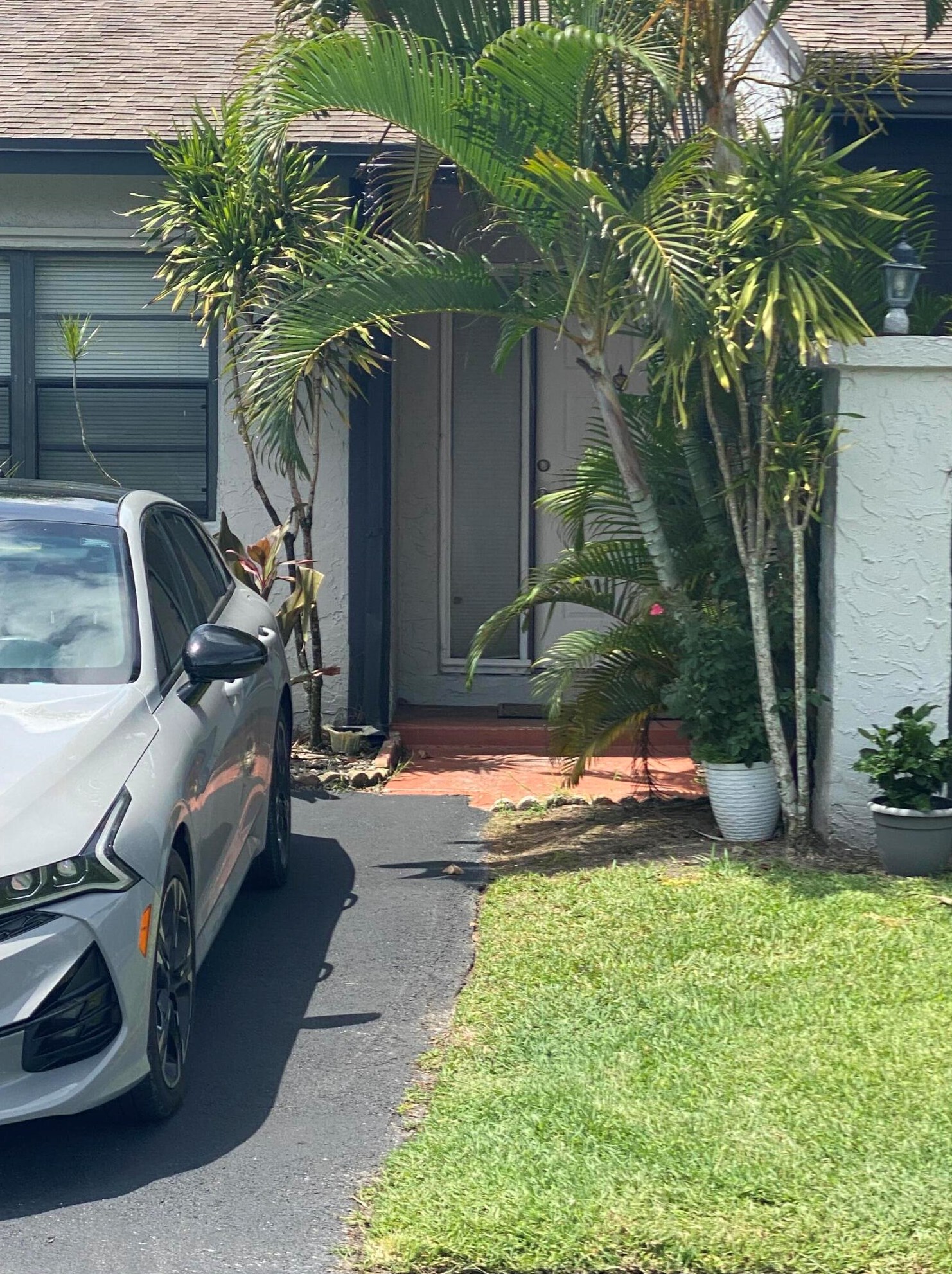 13 Mohawk Dr, West Palm Beach, FL 33411