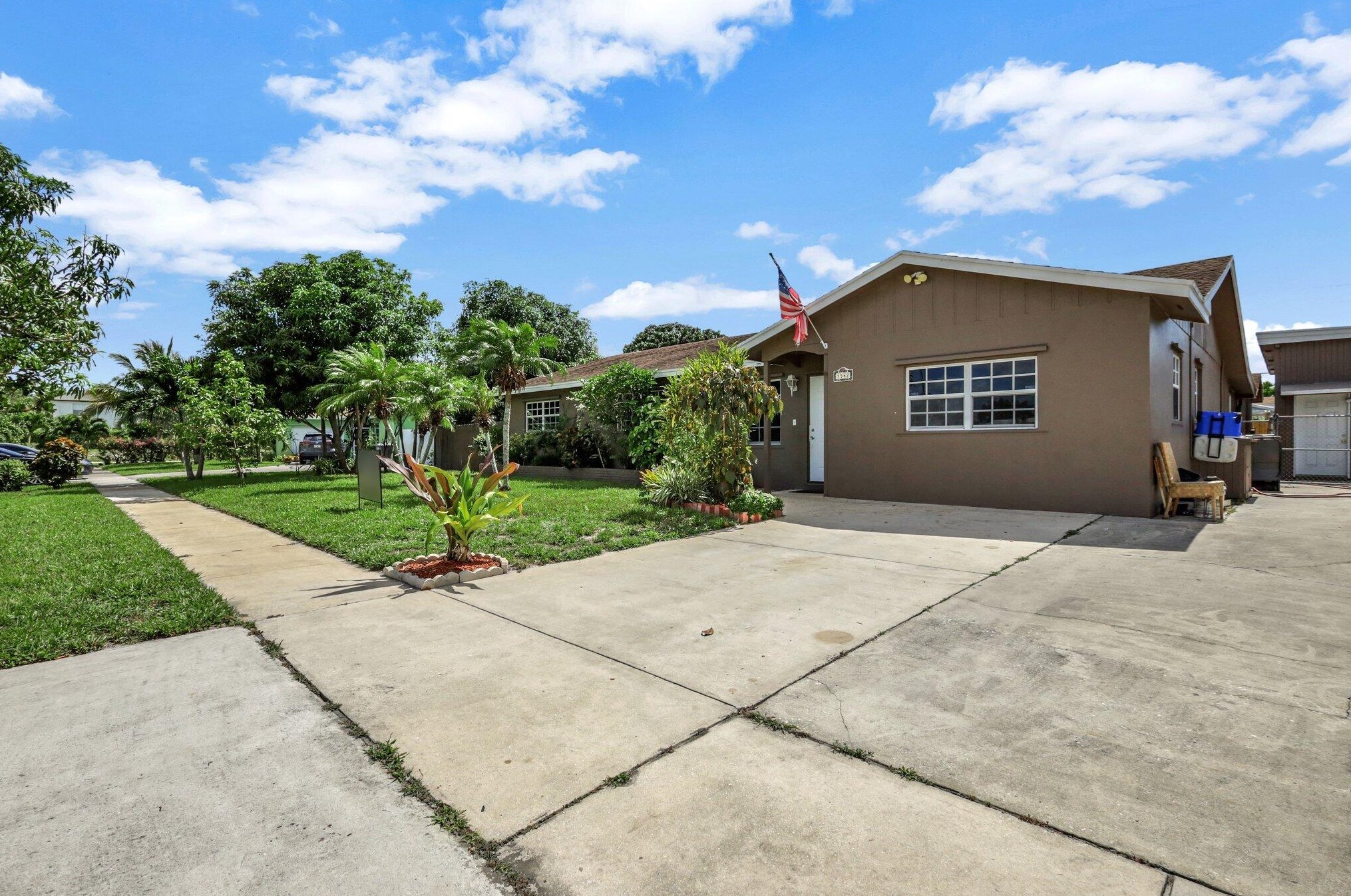 1542 Roy Dr, West Palm Beach, FL 33415