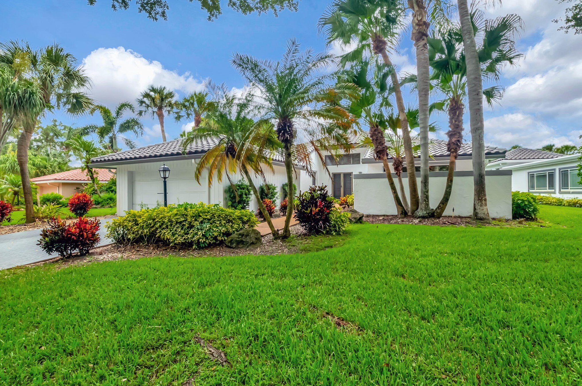 5 Oaks Ln, Boynton Beach, FL 33436