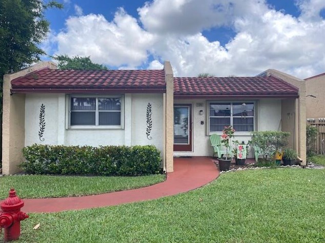 106 Lake Helen Dr, West Palm Beach, FL 33411