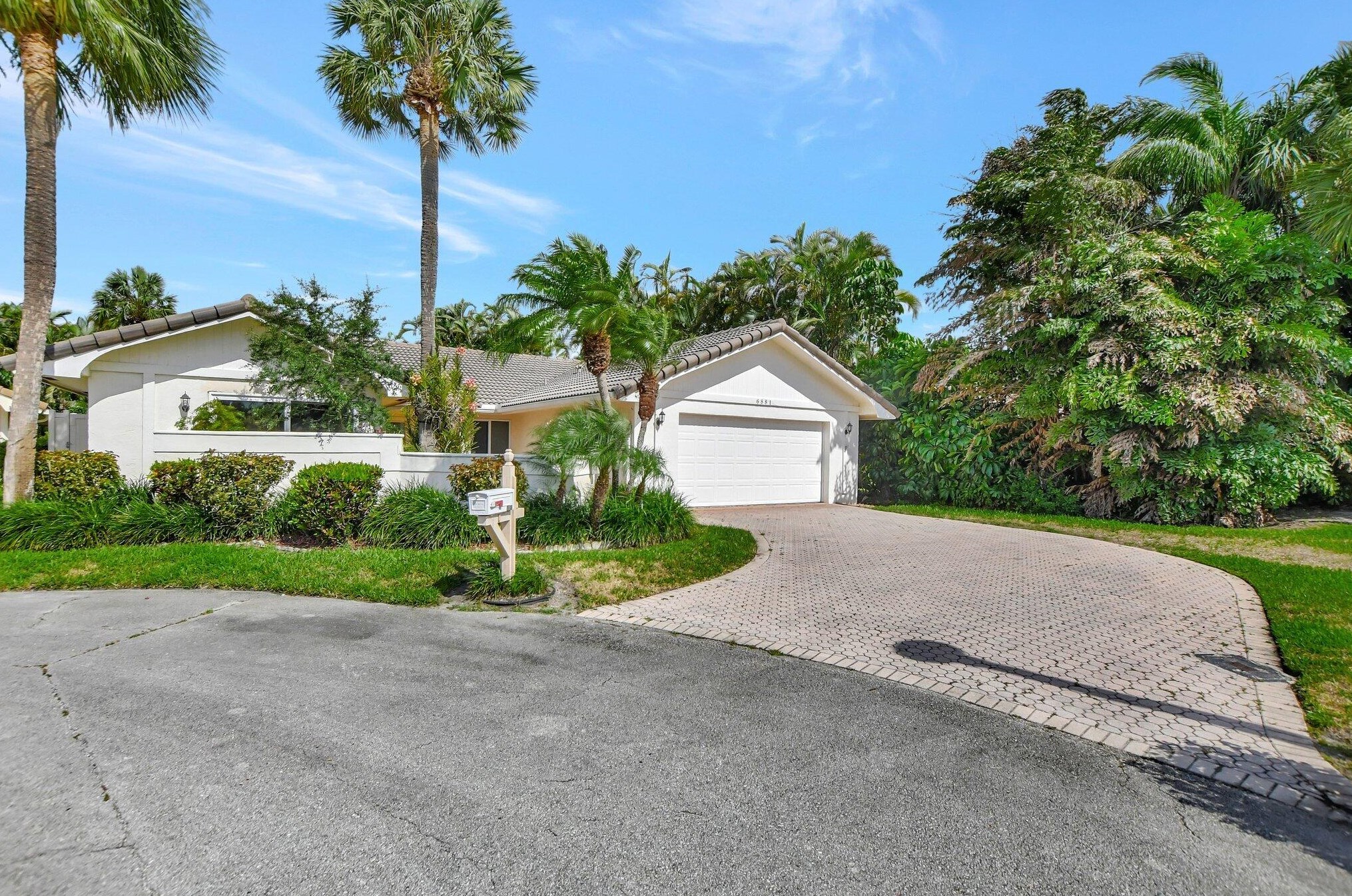 6881 Villas Dr, Boca Raton, FL 33433