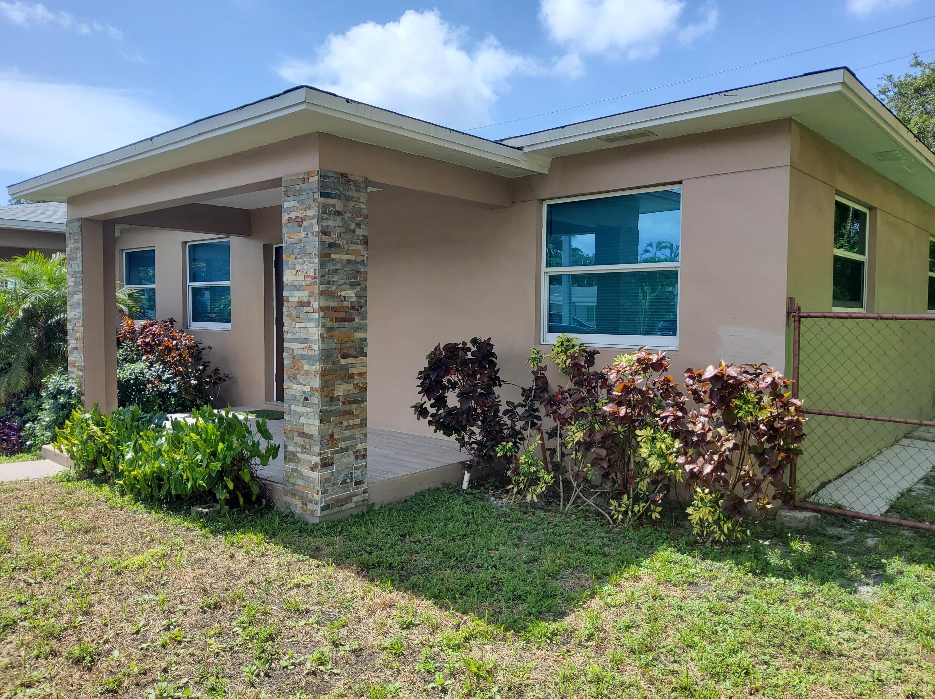 1946 Johnson St, Hollywood, FL 33020