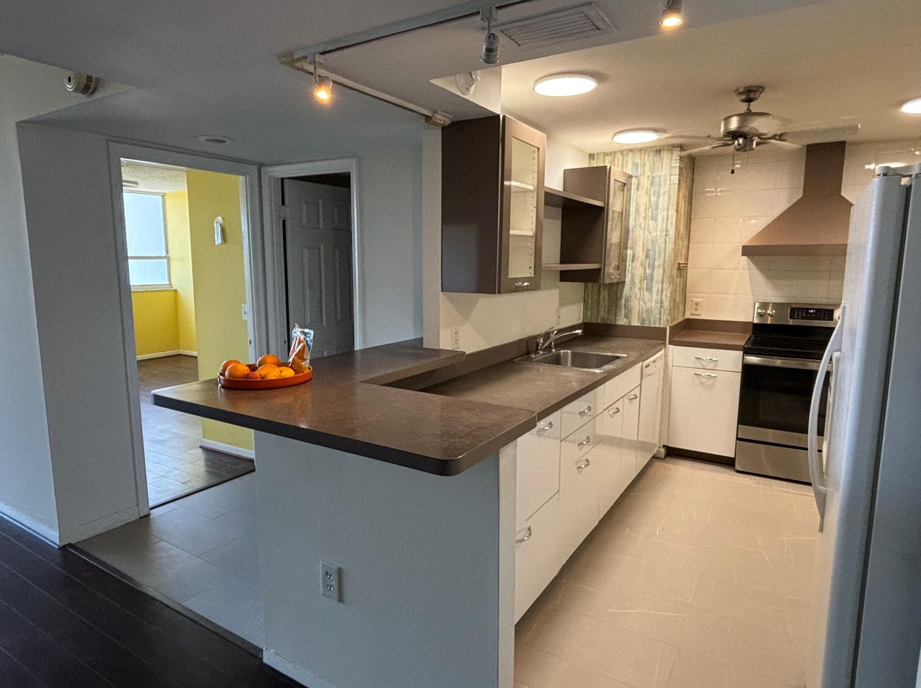 5600 N Flagler Dr #1001, West Palm Beach, FL 33407