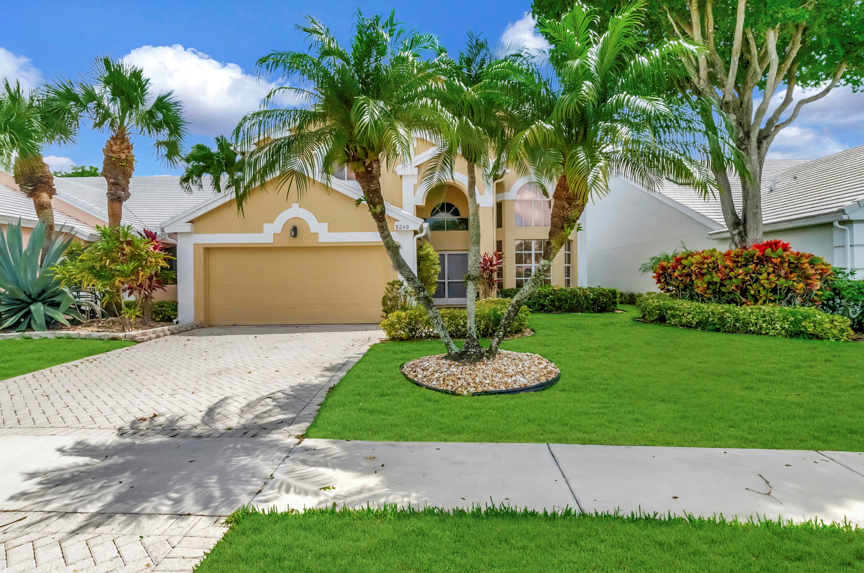 8240 Horseshoe Bay Rd, Boynton Beach, FL 33472-5042