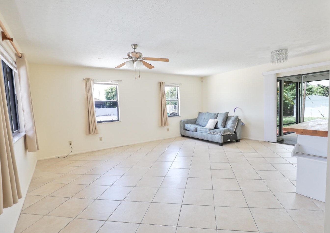 814 Del Rio Blvd, Fort Pierce FL  34953-1979 exterior