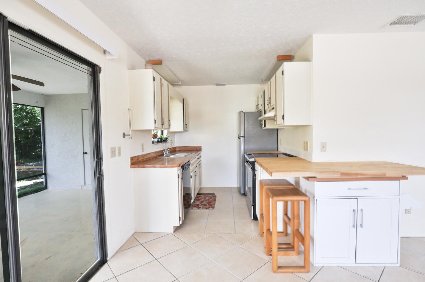 814 Del Rio Blvd, Fort Pierce FL  34953-1979 exterior