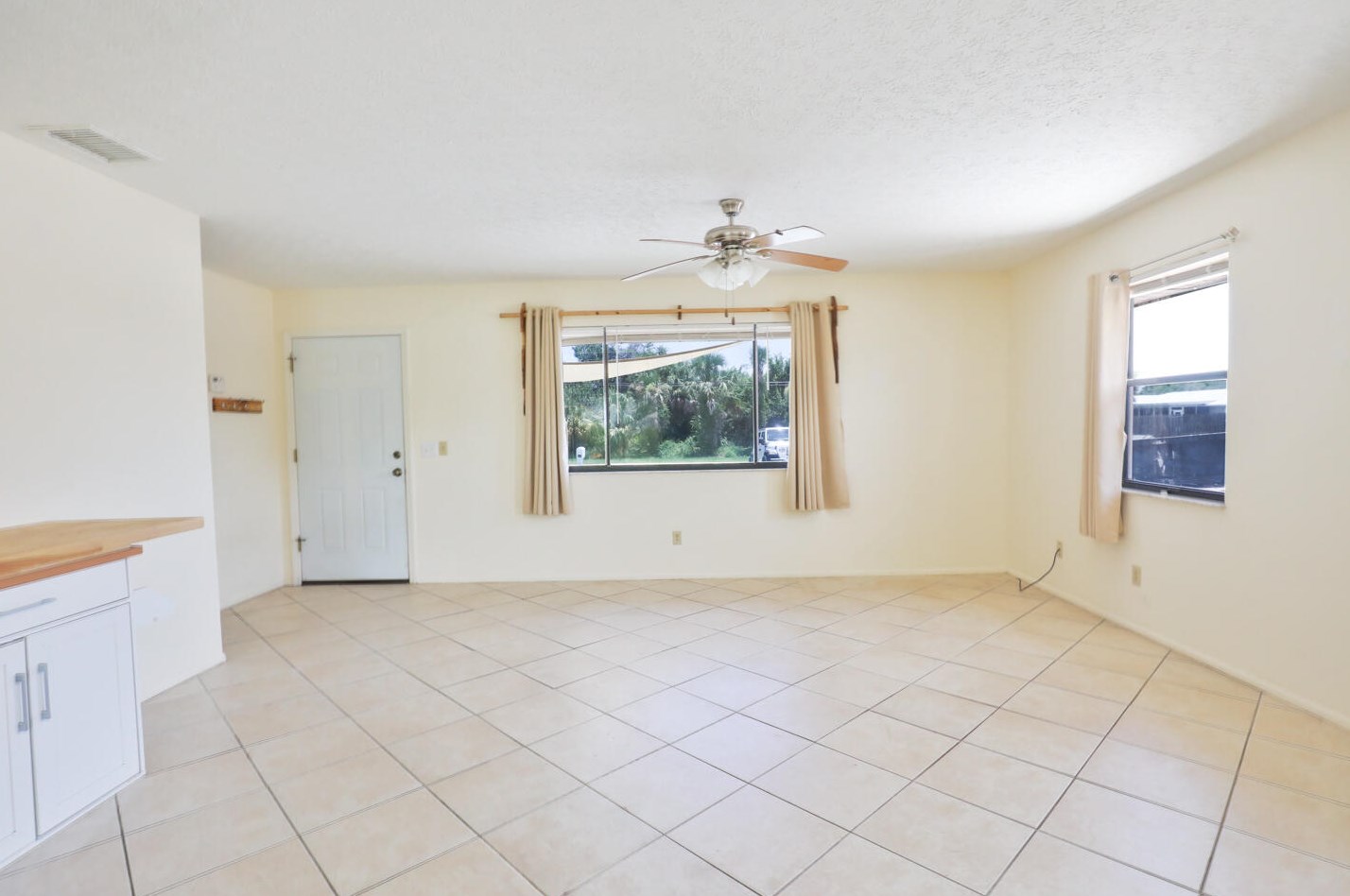 814 Del Rio Blvd, Fort Pierce FL  34953-1979 exterior