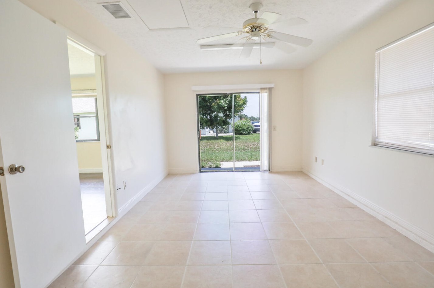 814 Del Rio Blvd, Fort Pierce FL  34953-1979 exterior