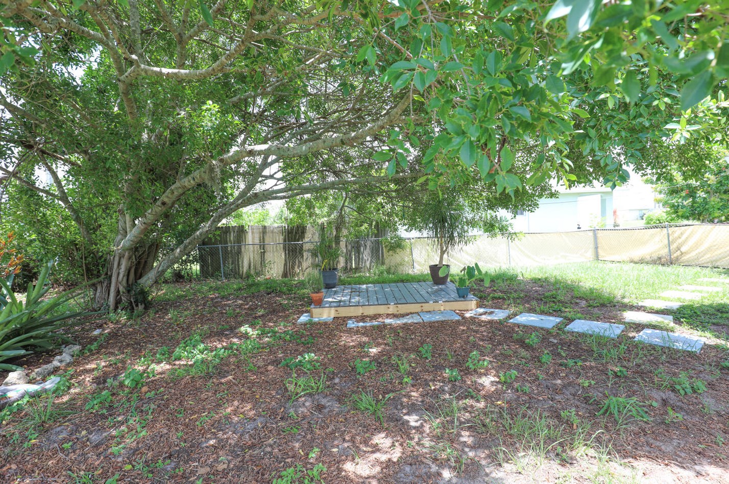 814 Del Rio Blvd, Fort Pierce FL  34953-1979 exterior