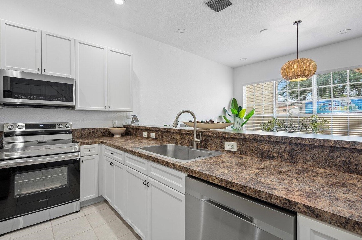 608 24th Ave, Boynton Beach FL  33426-8788 exterior