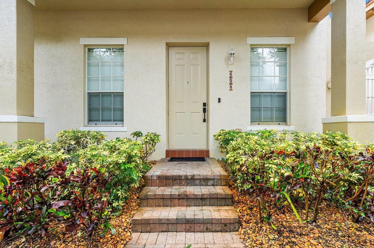 608 24th Ave, Boynton Beach FL  33426-8788 exterior