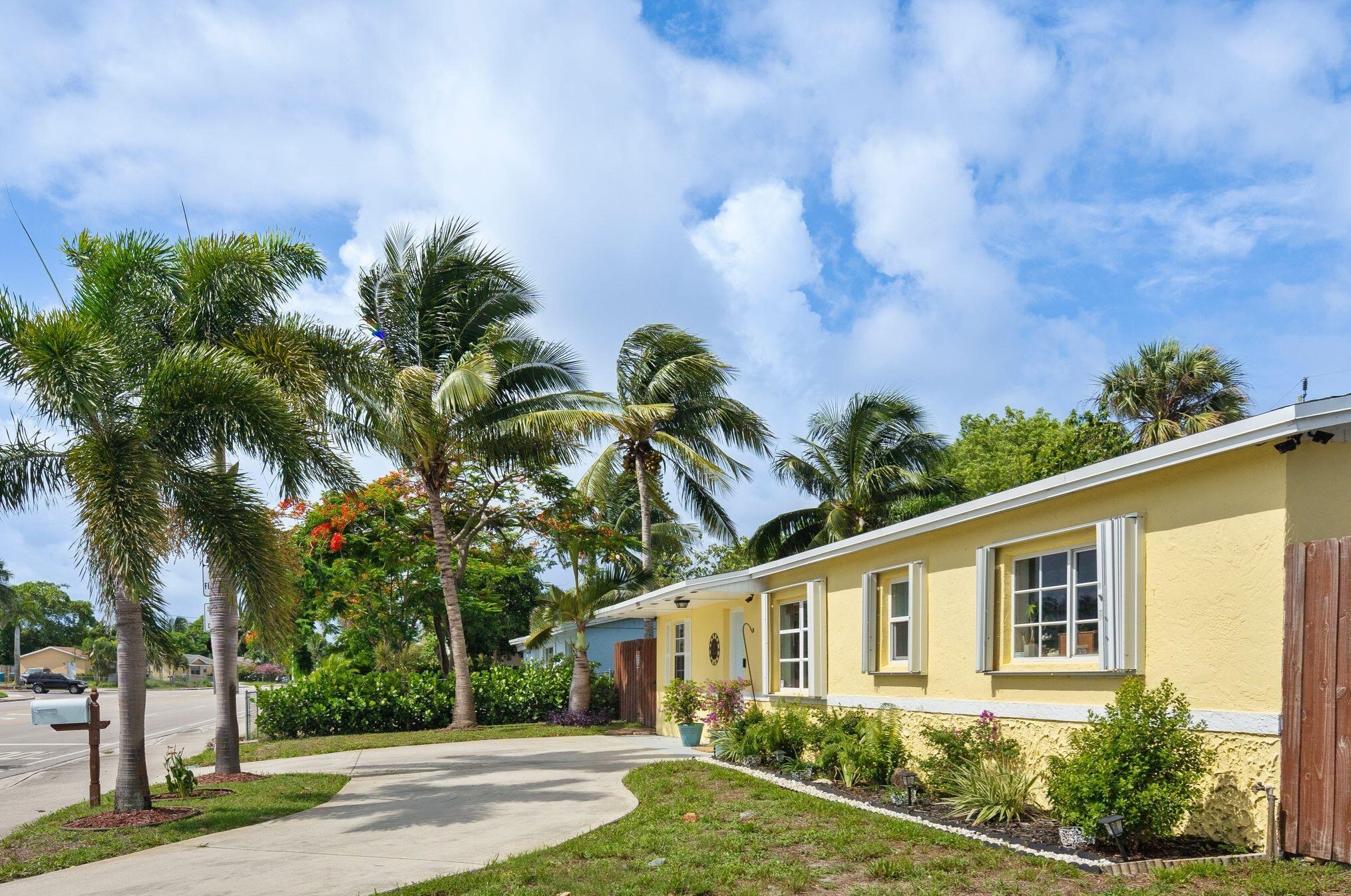 2851 Seacrest Blvd, Boynton Beach FL  33435-7934 exterior