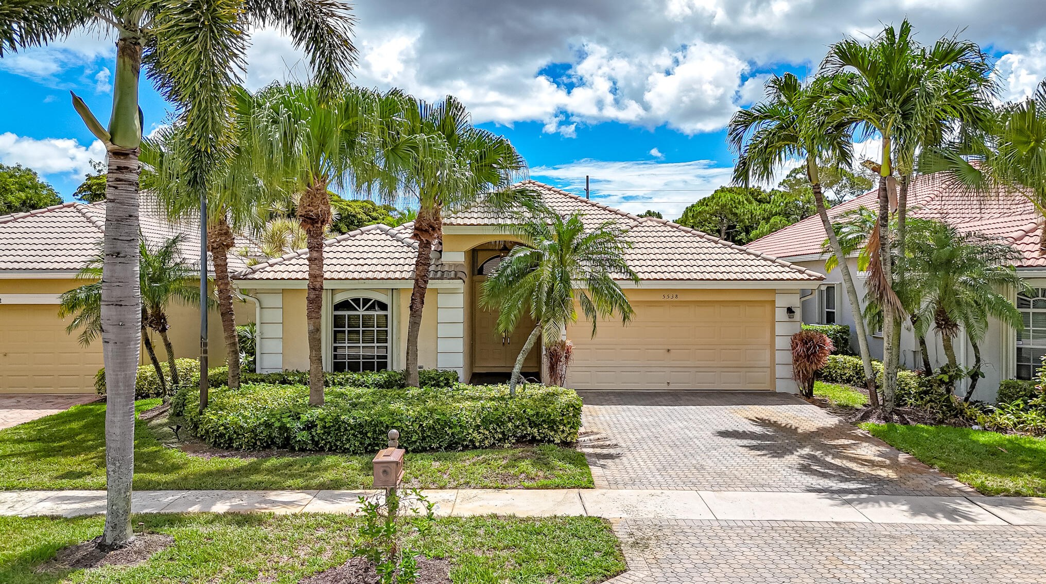 5538 Fountains Dr, Lake Worth FL  33467-5773 exterior