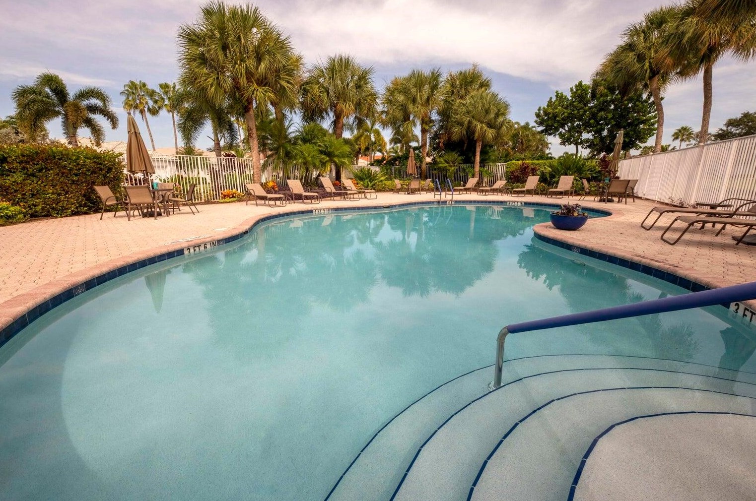 5538 Fountains Dr, Lake Worth FL  33467-5773 exterior
