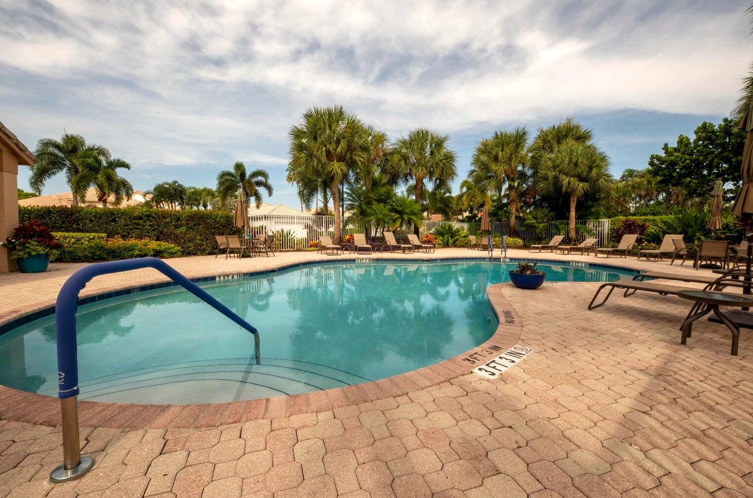 5538 Fountains Dr, Lake Worth FL  33467-5773 exterior