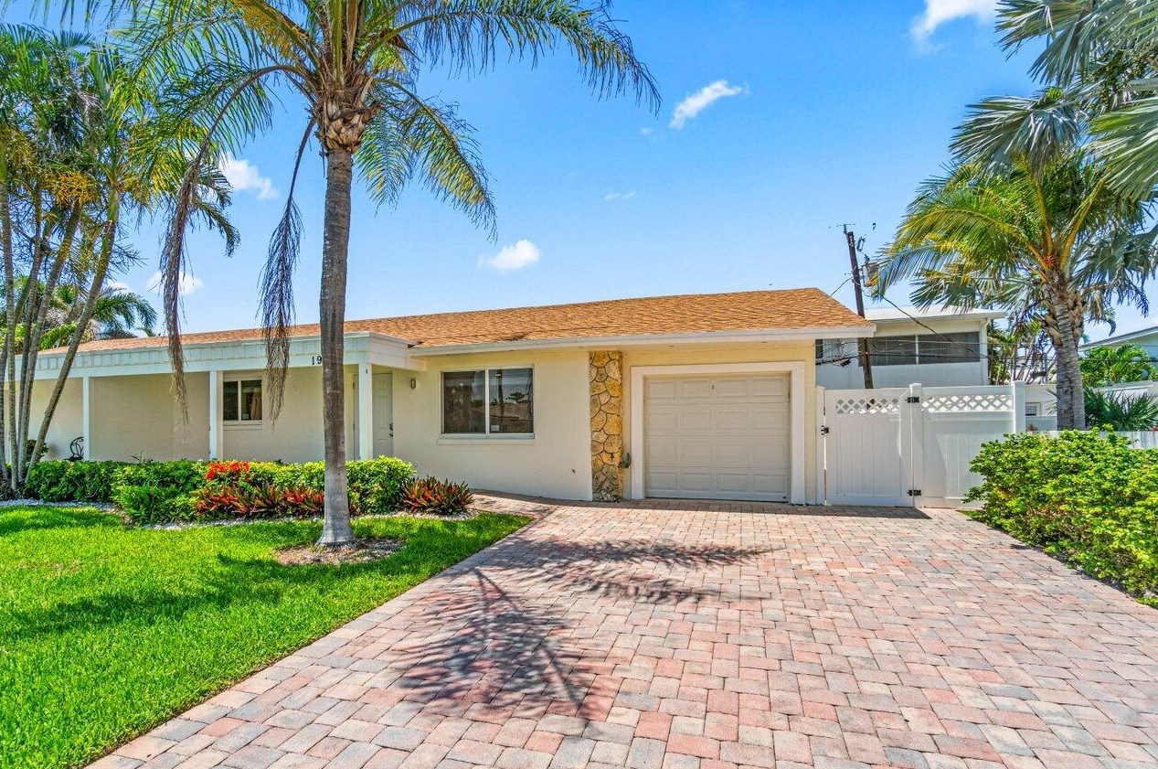 19 Fayette Dr, Boynton Beach, FL 33435-7014