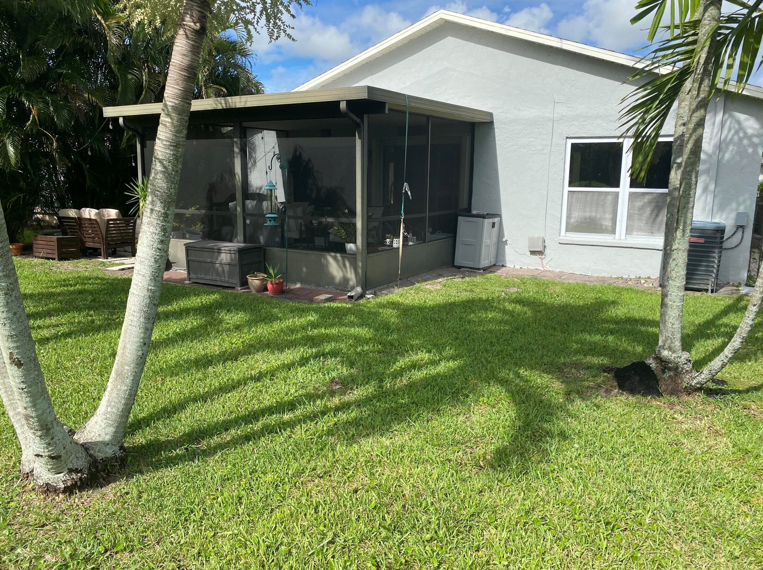 5582 Mirror Lakes Blvd, Boynton Beach FL  33472-1221 exterior