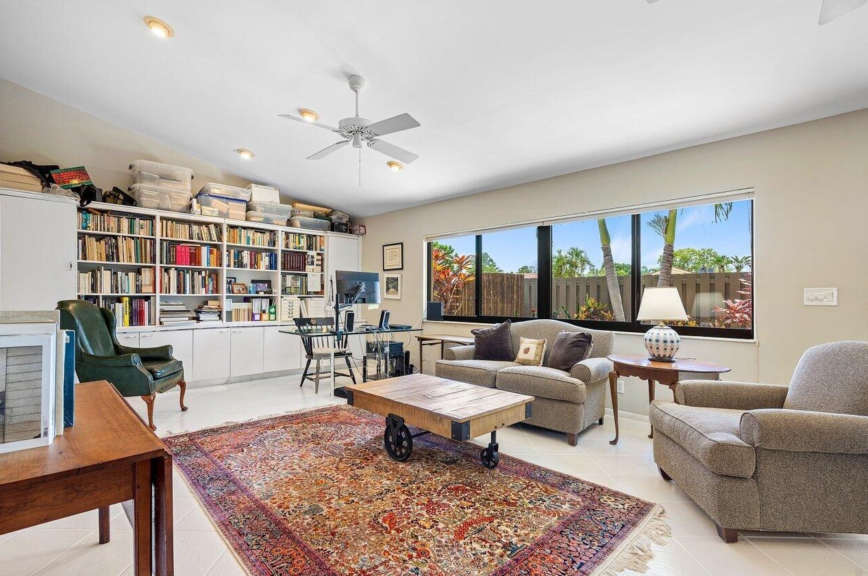 11087 Oakdale Rd, Boynton Beach, FL 33437