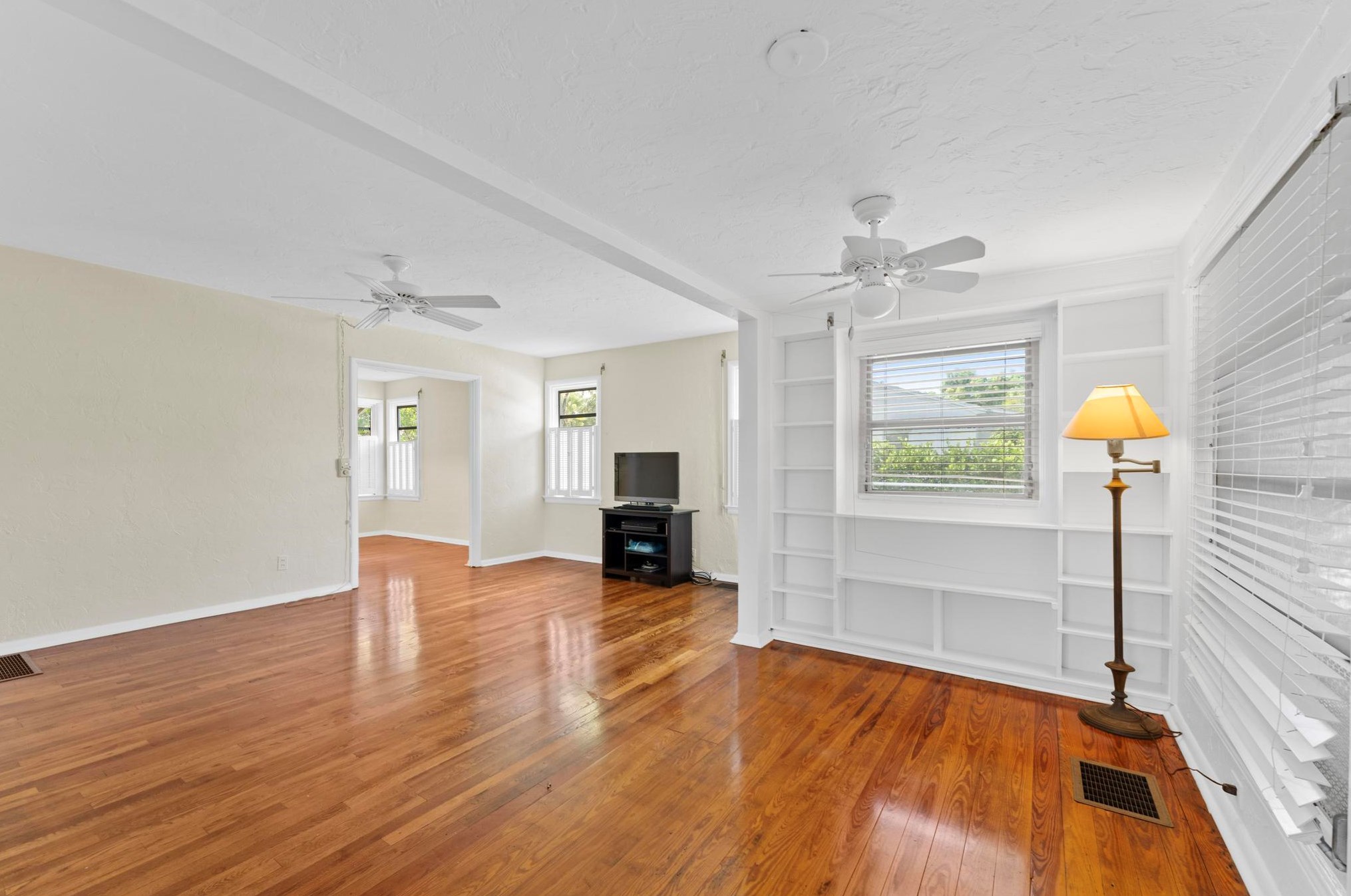 531 N Palmway, Lake Worth, FL 33460
